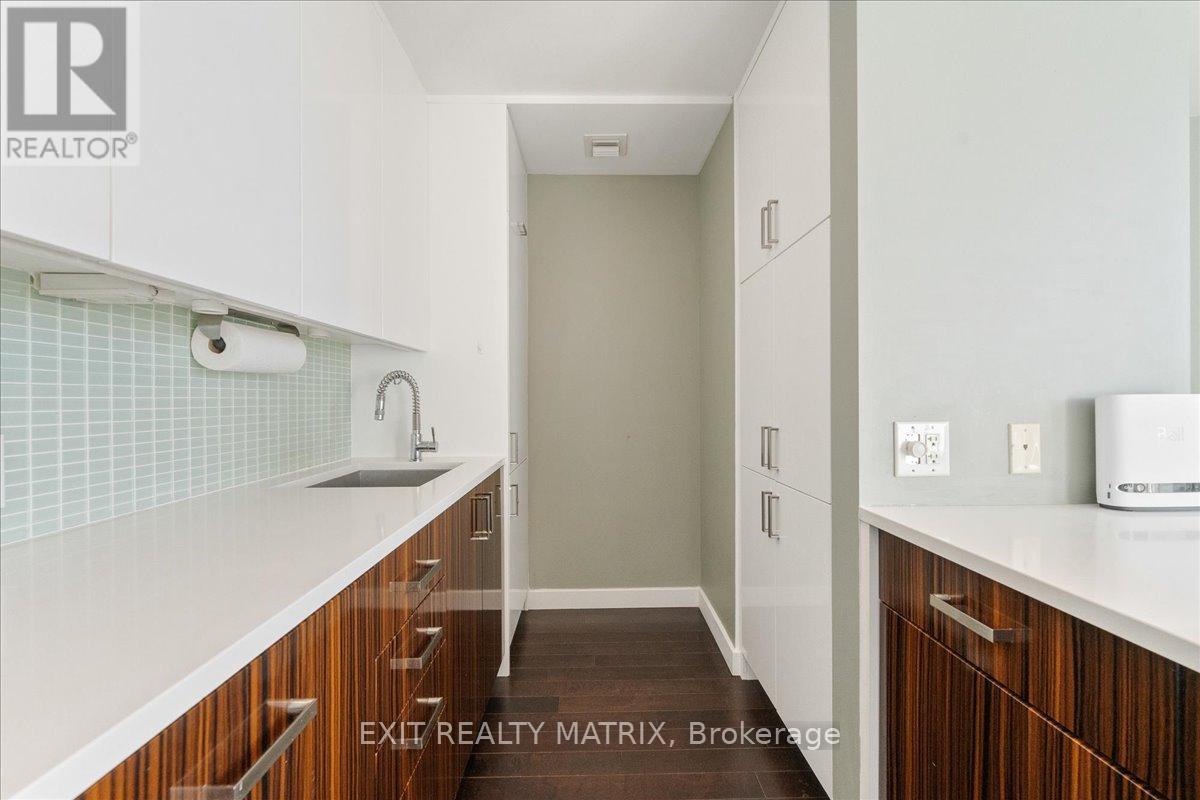 903 - 201 Parkdale Avenue W