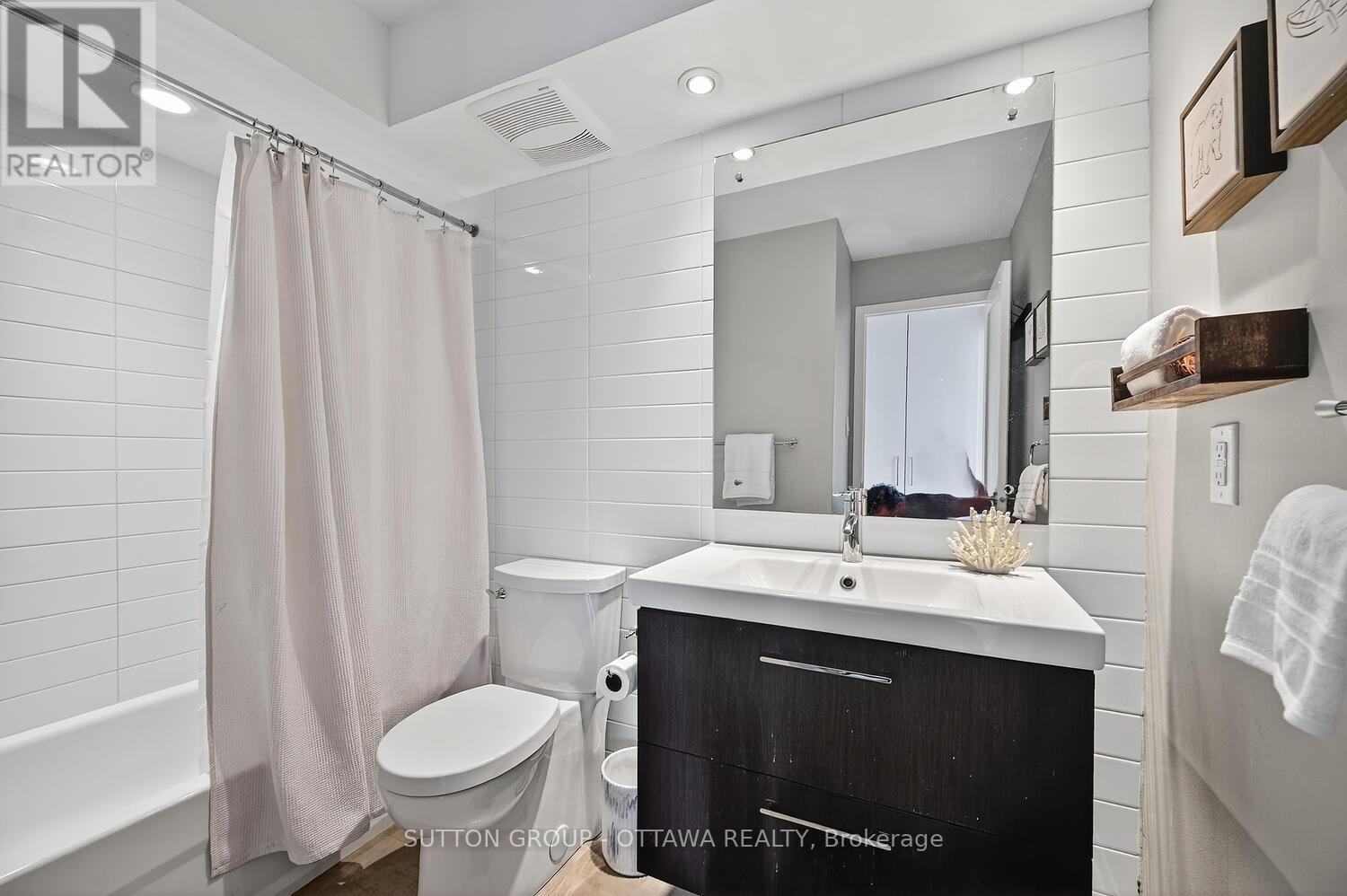 317 - 214 Viewmount Drive