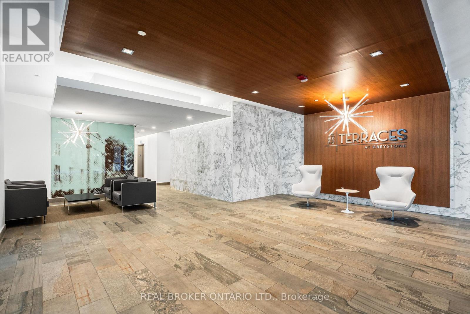 310 - 530 De Mazenod Avenue