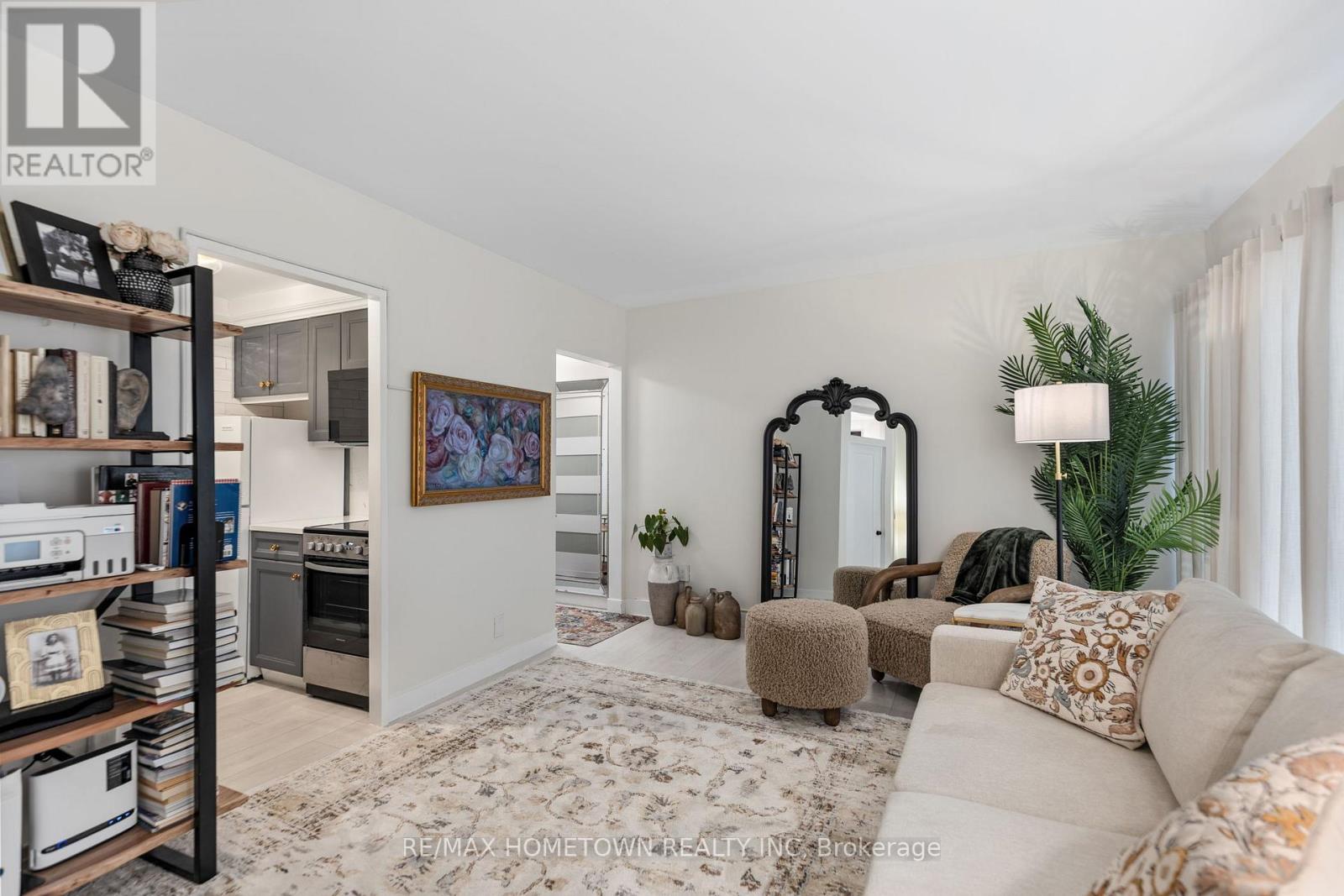 406 - 109 King Street E