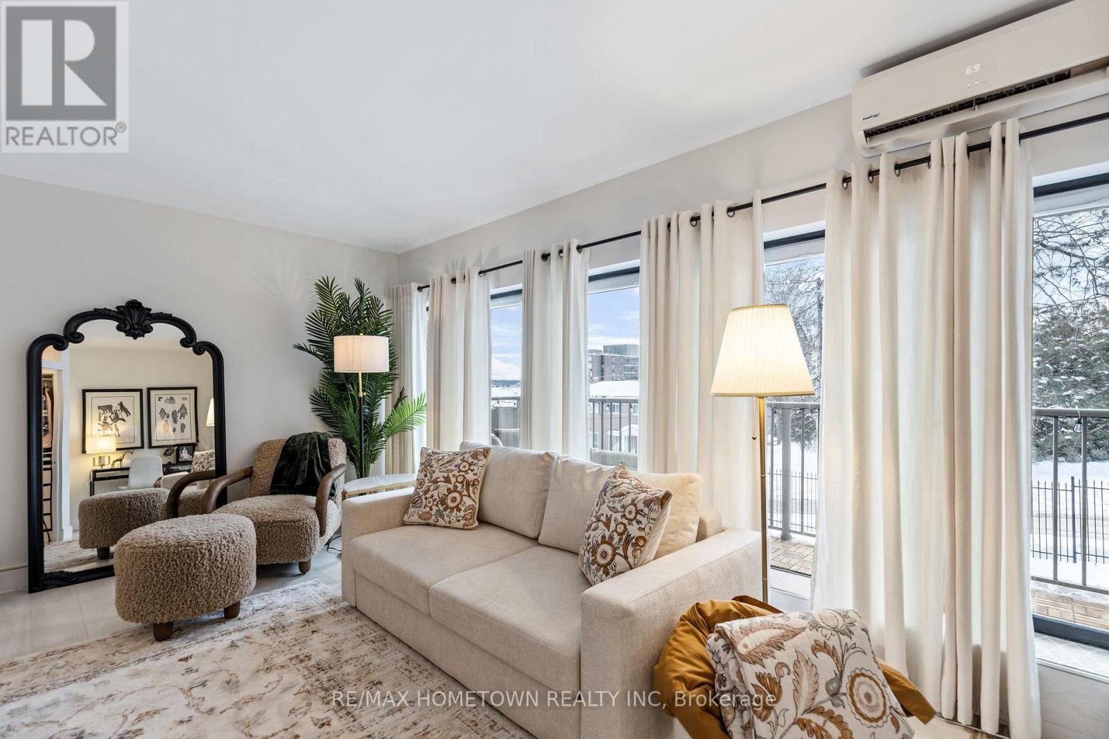 406 - 109 King Street E