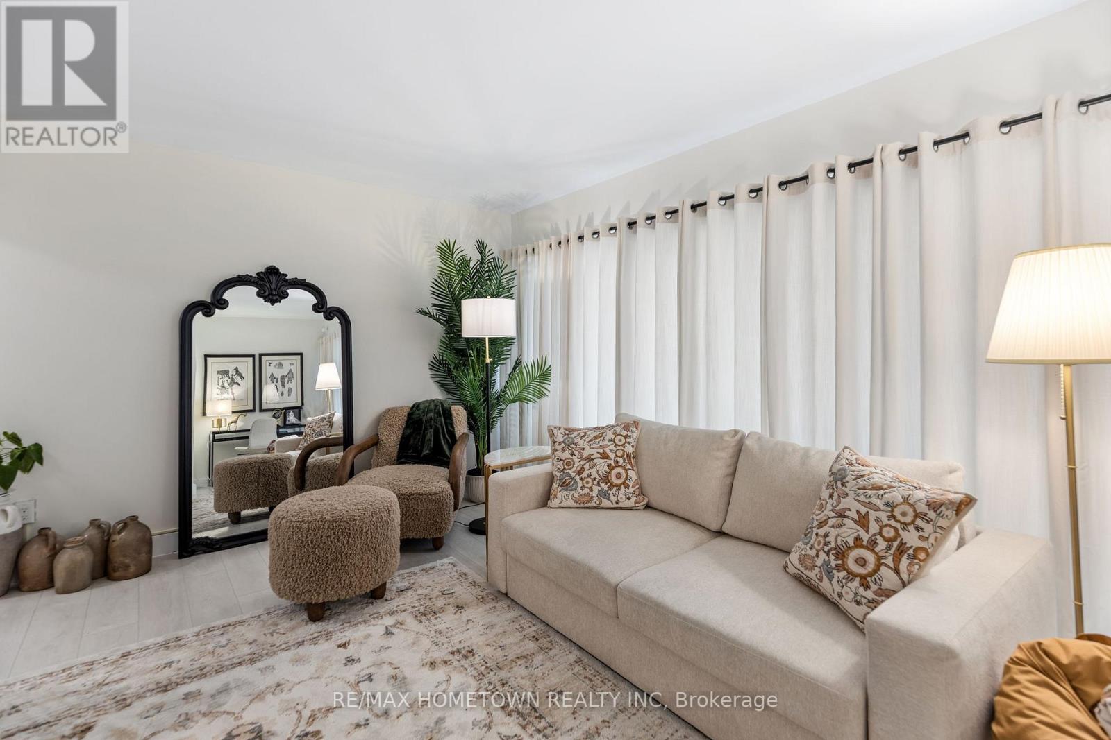 406 - 109 King Street E