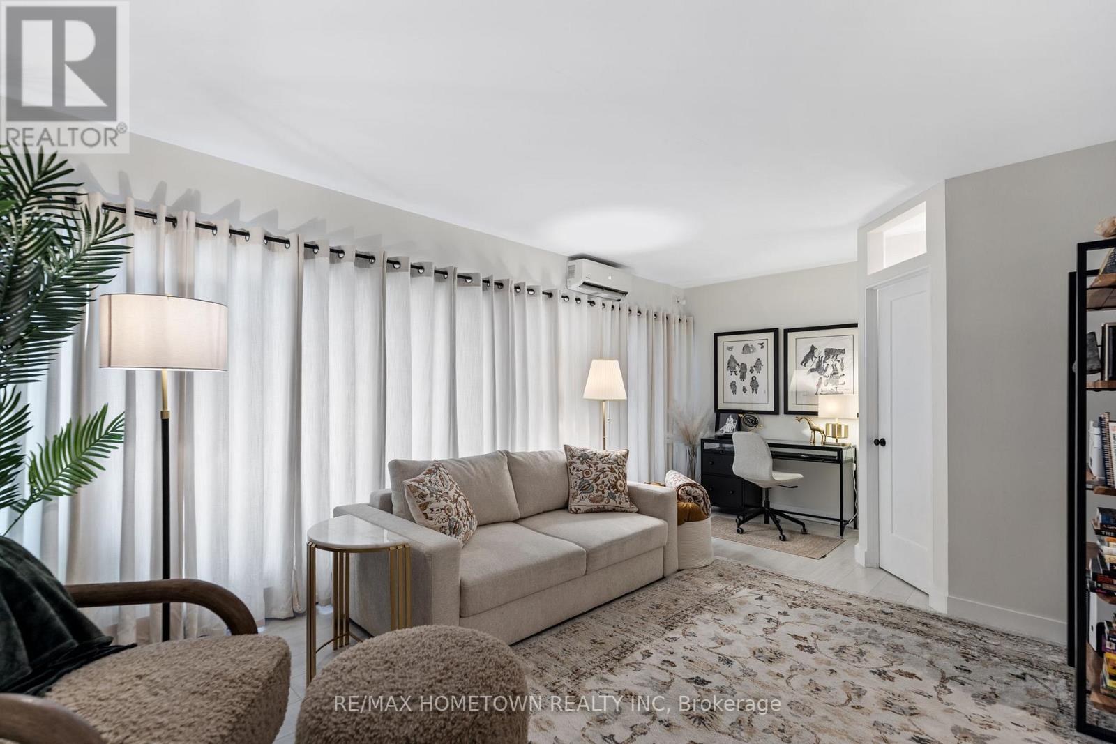 406 - 109 King Street E