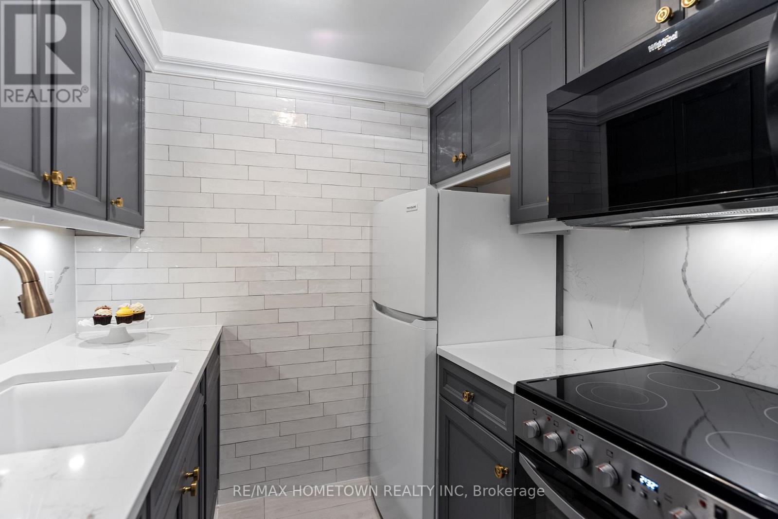 406 - 109 King Street E