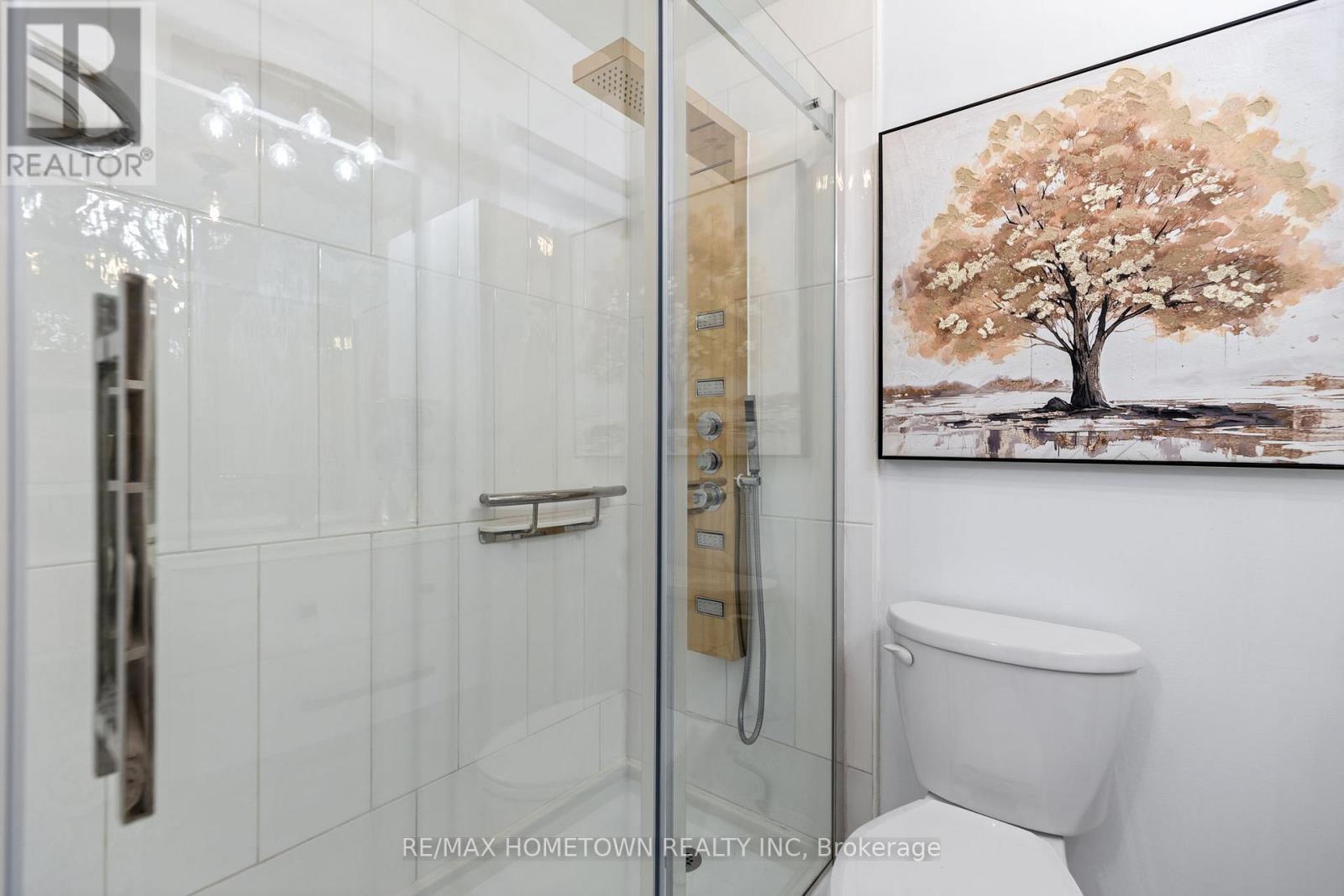 406 - 109 King Street E