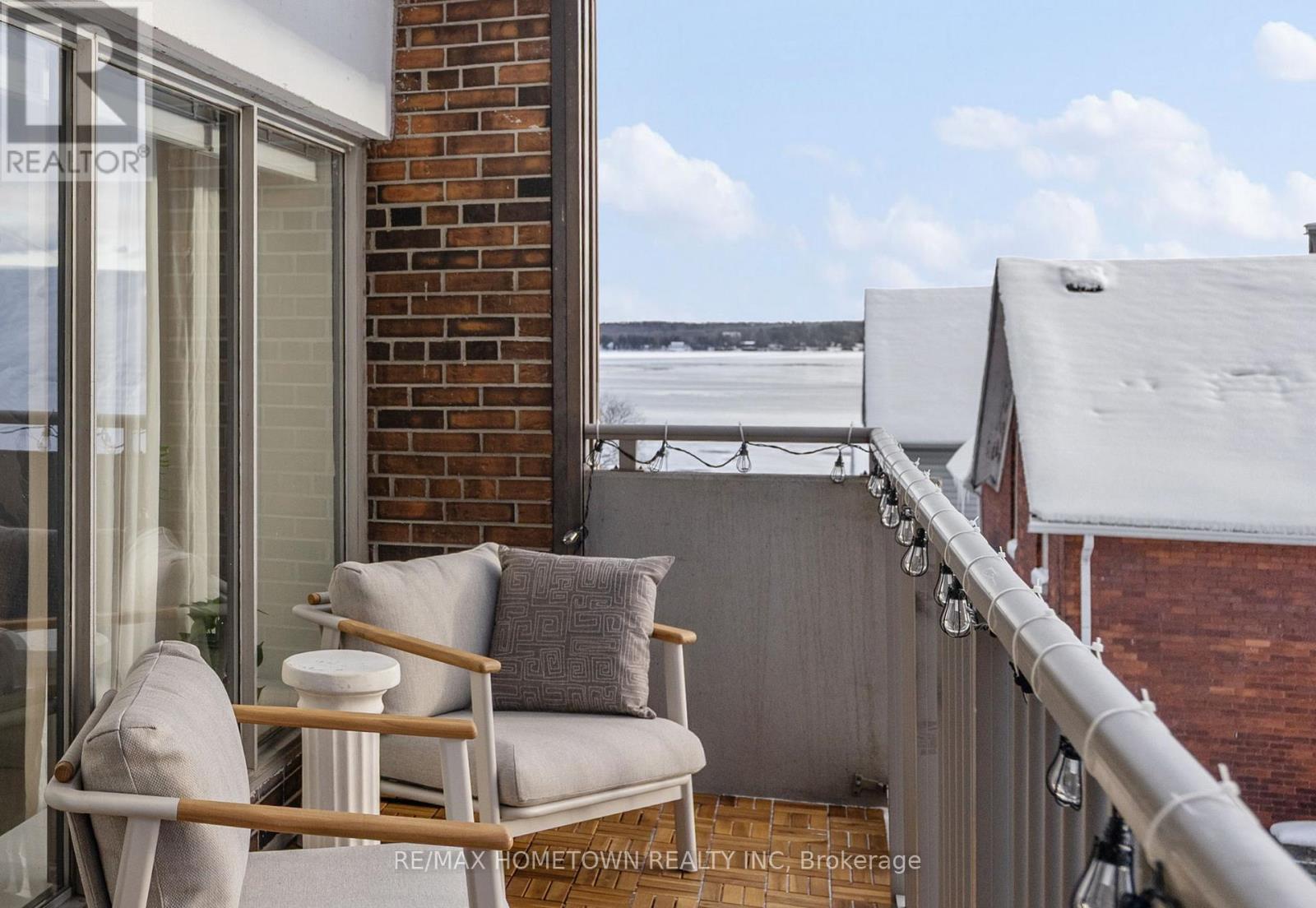 406 - 109 King Street E