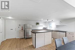 406 - 109 King Street E