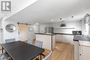 406 - 109 King Street E