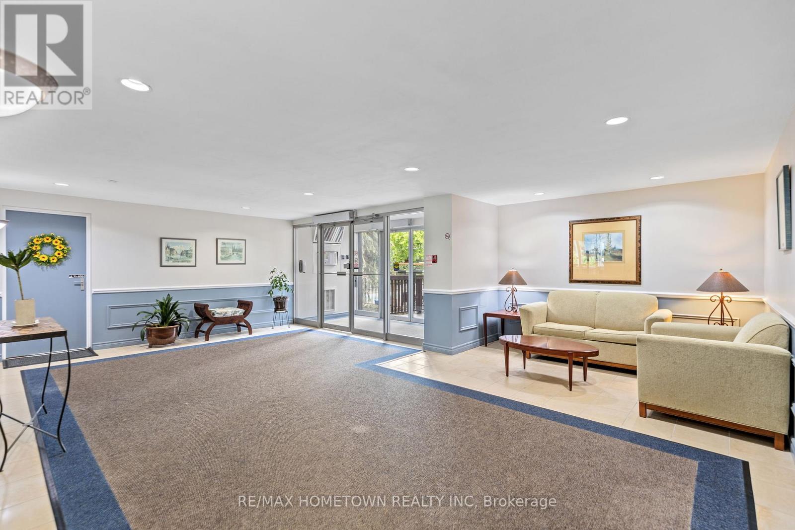 406 - 109 King Street E