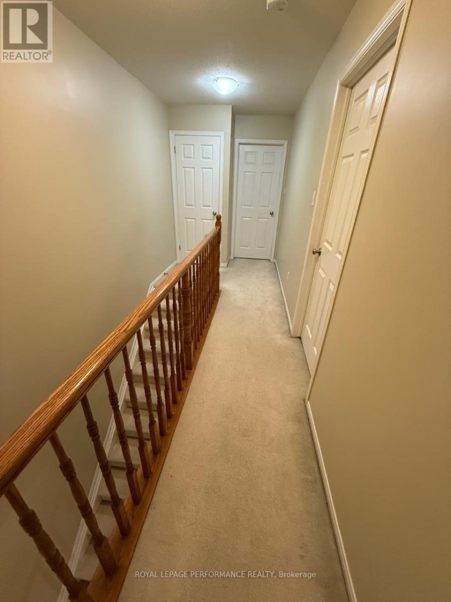 390 Crownridge Drive N