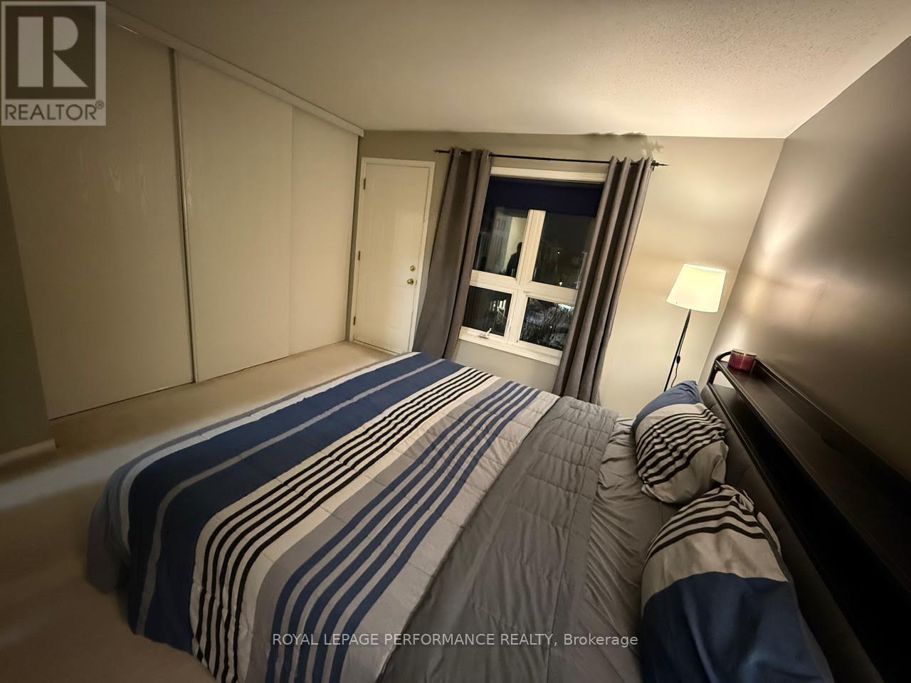 390 Crownridge Drive N