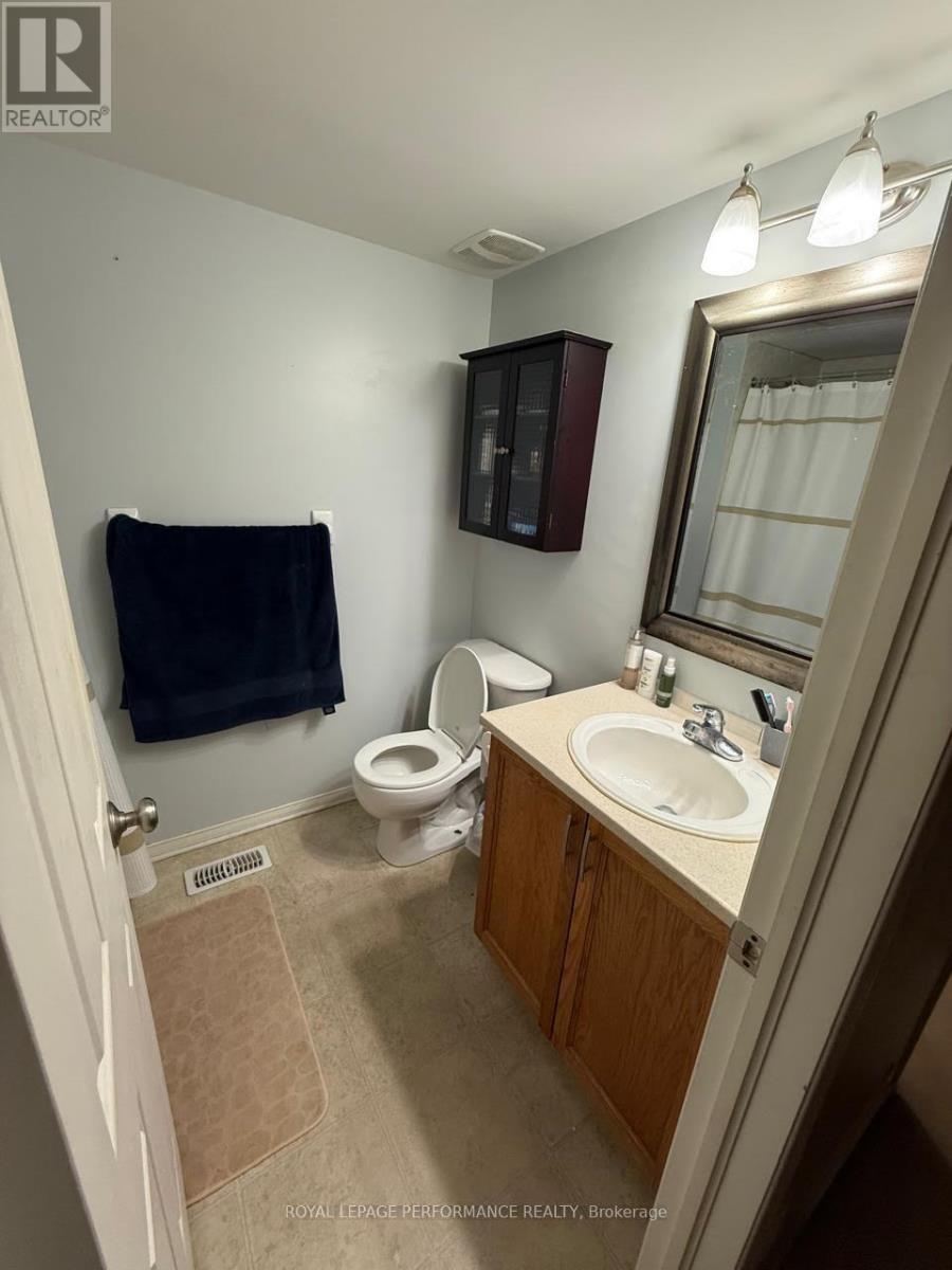 390 Crownridge Drive N