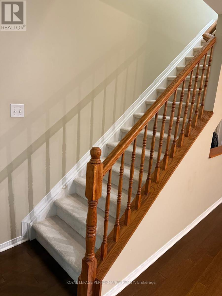 390 Crownridge Drive N