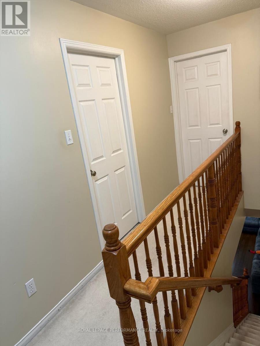 390 Crownridge Drive N