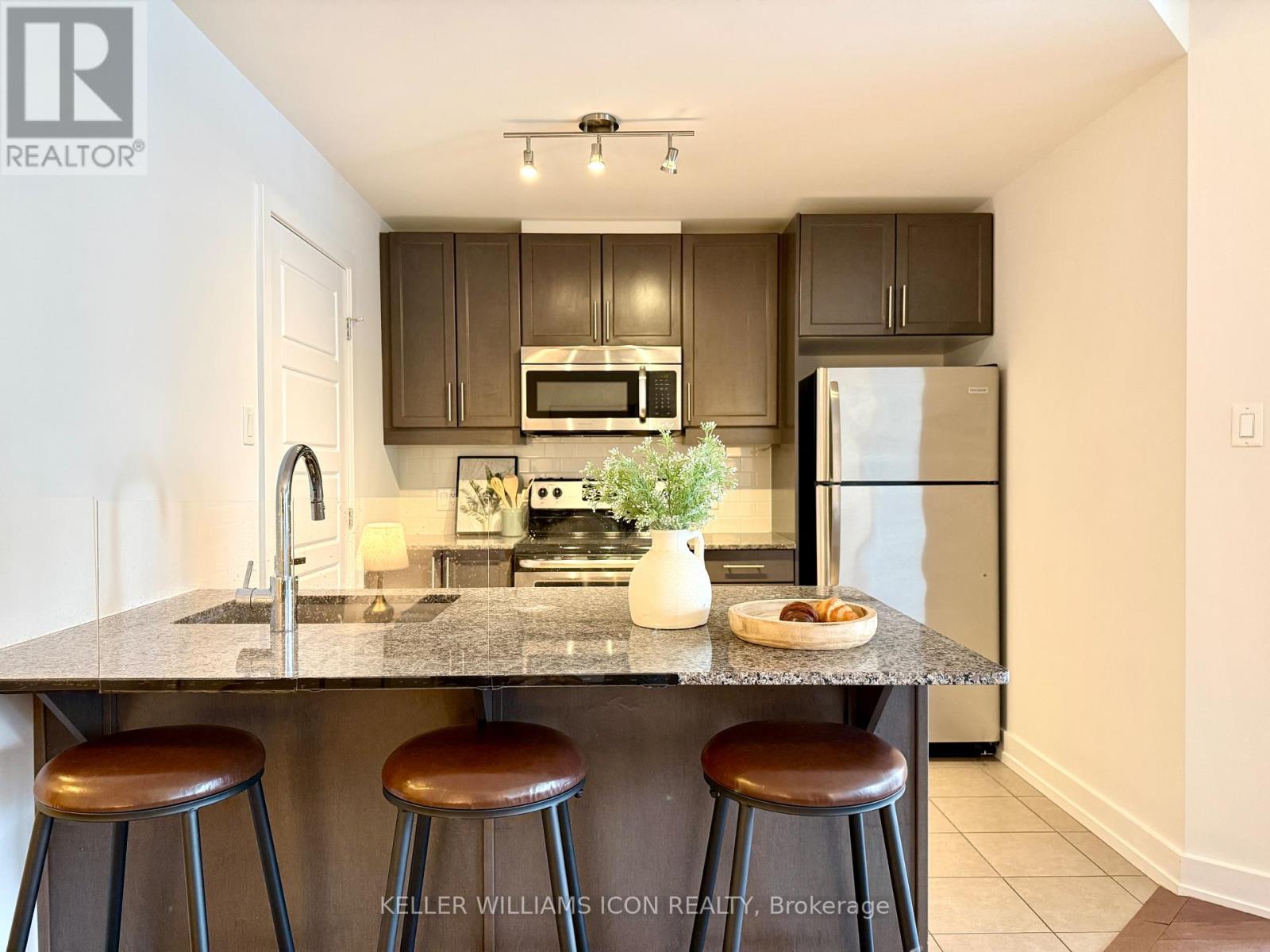 1008 - 330 Titan Private