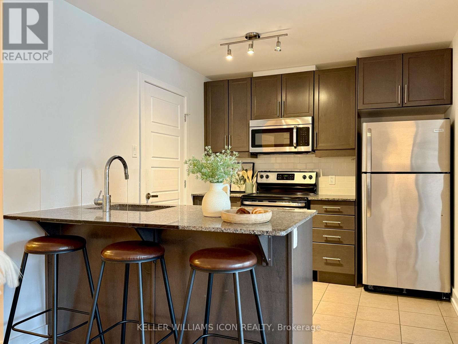 1008 - 330 Titan Private