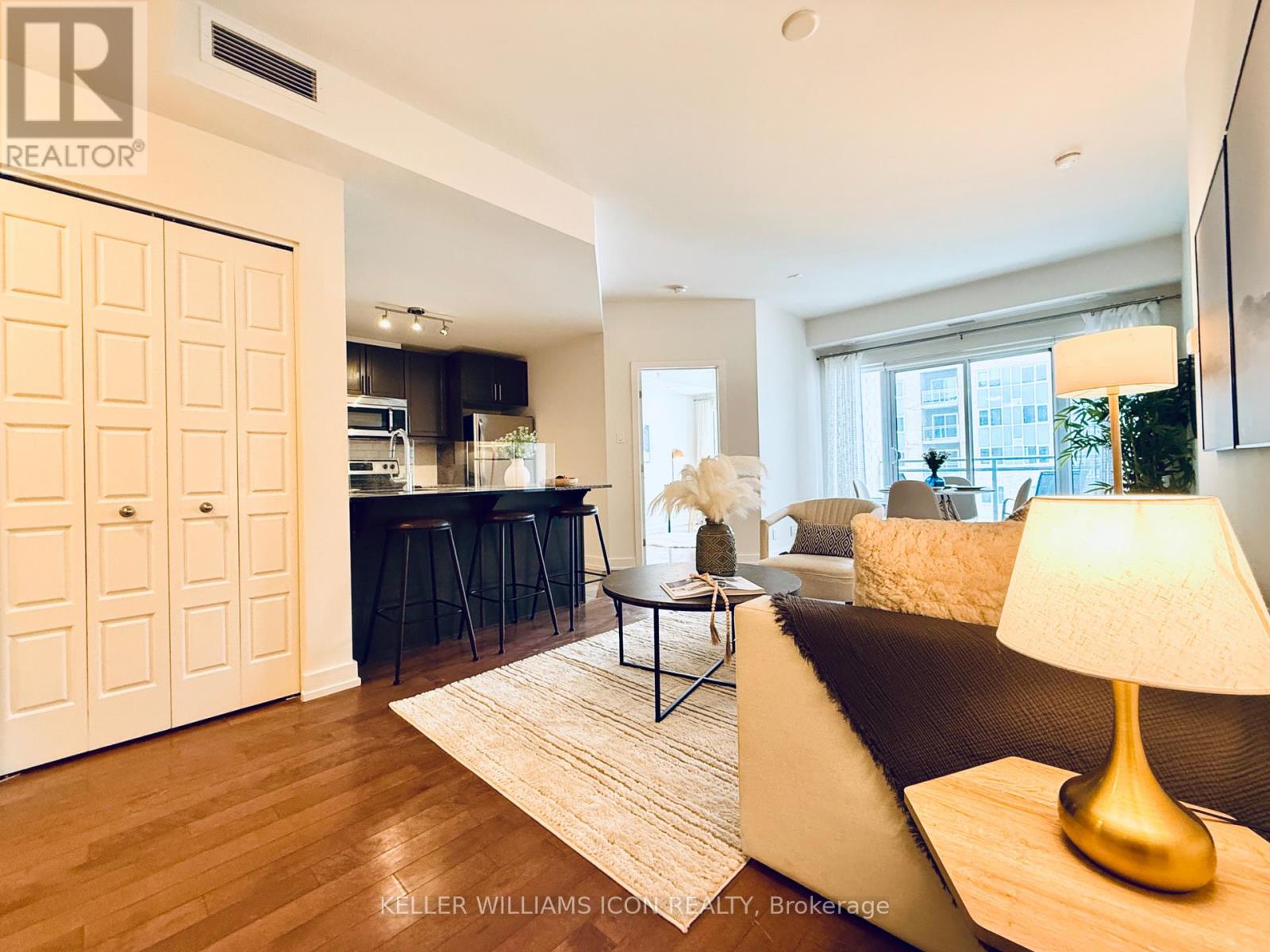 1008 - 330 Titan Private