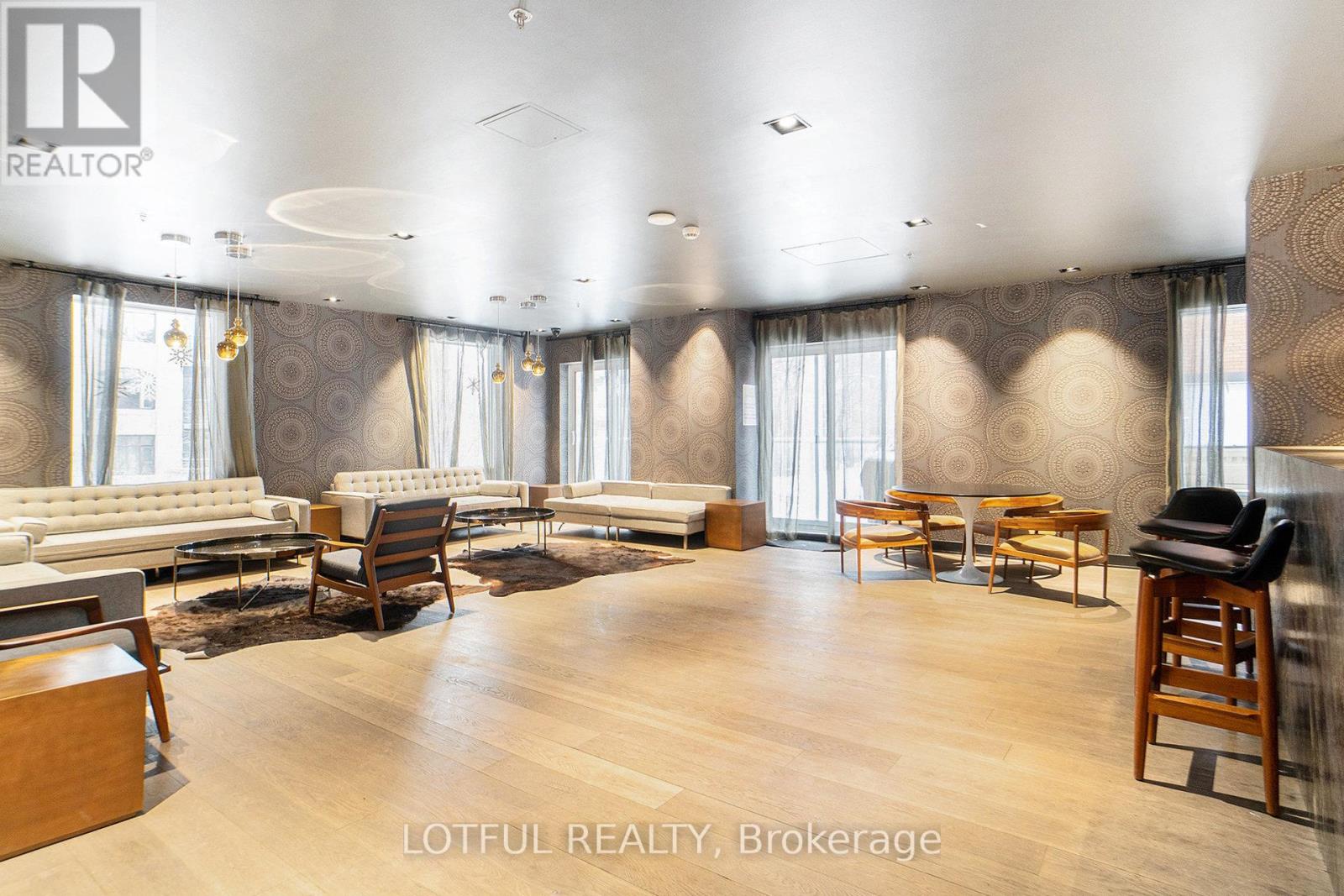 601 - 428 Sparks Street