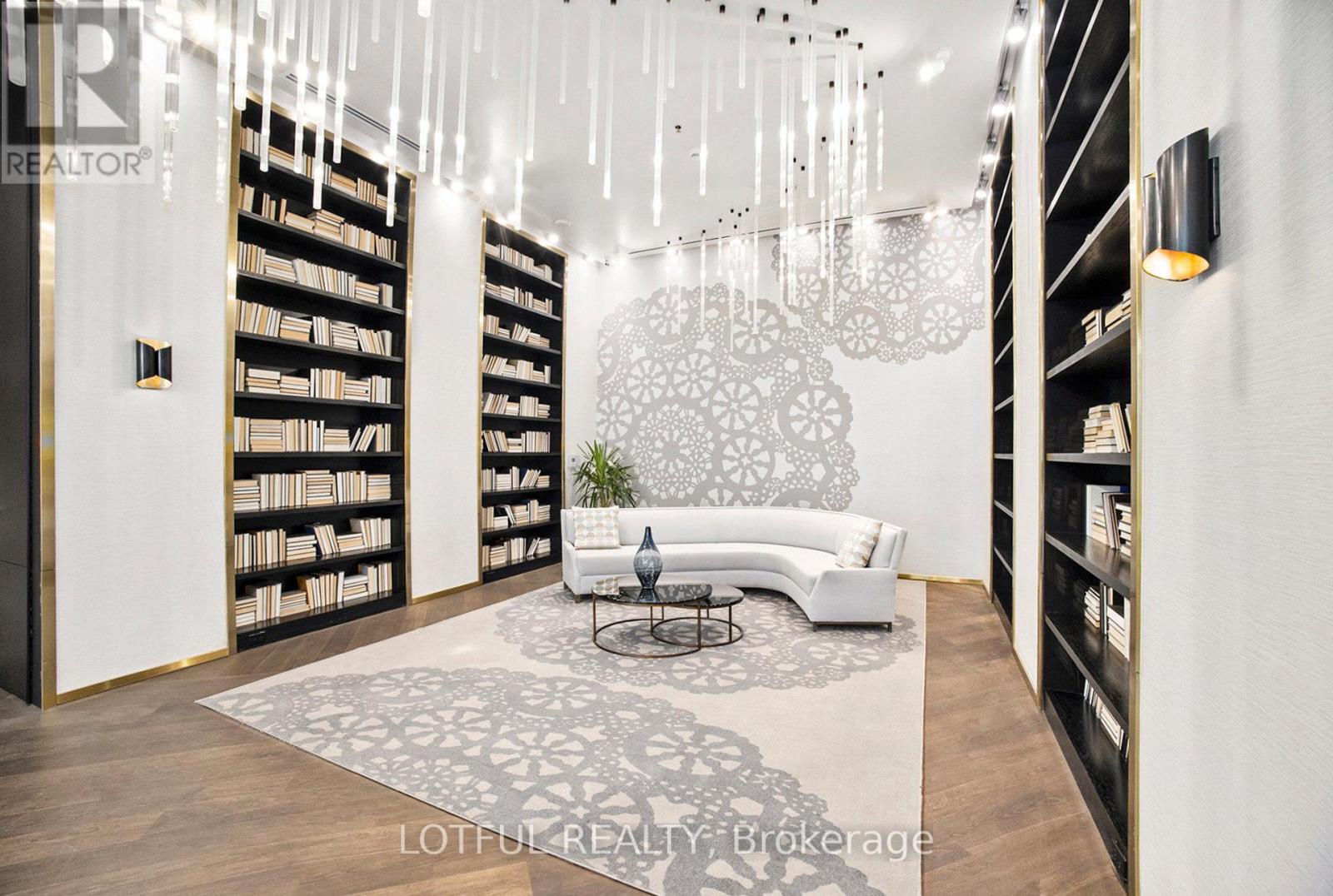 601 - 428 Sparks Street