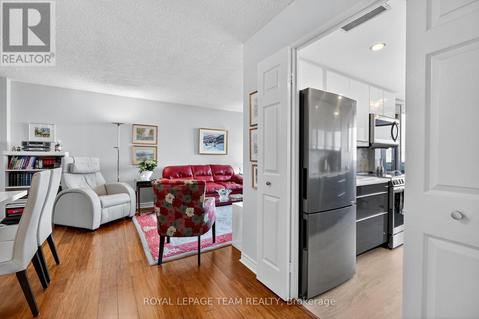 1801 - 530 Laurier Avenue W