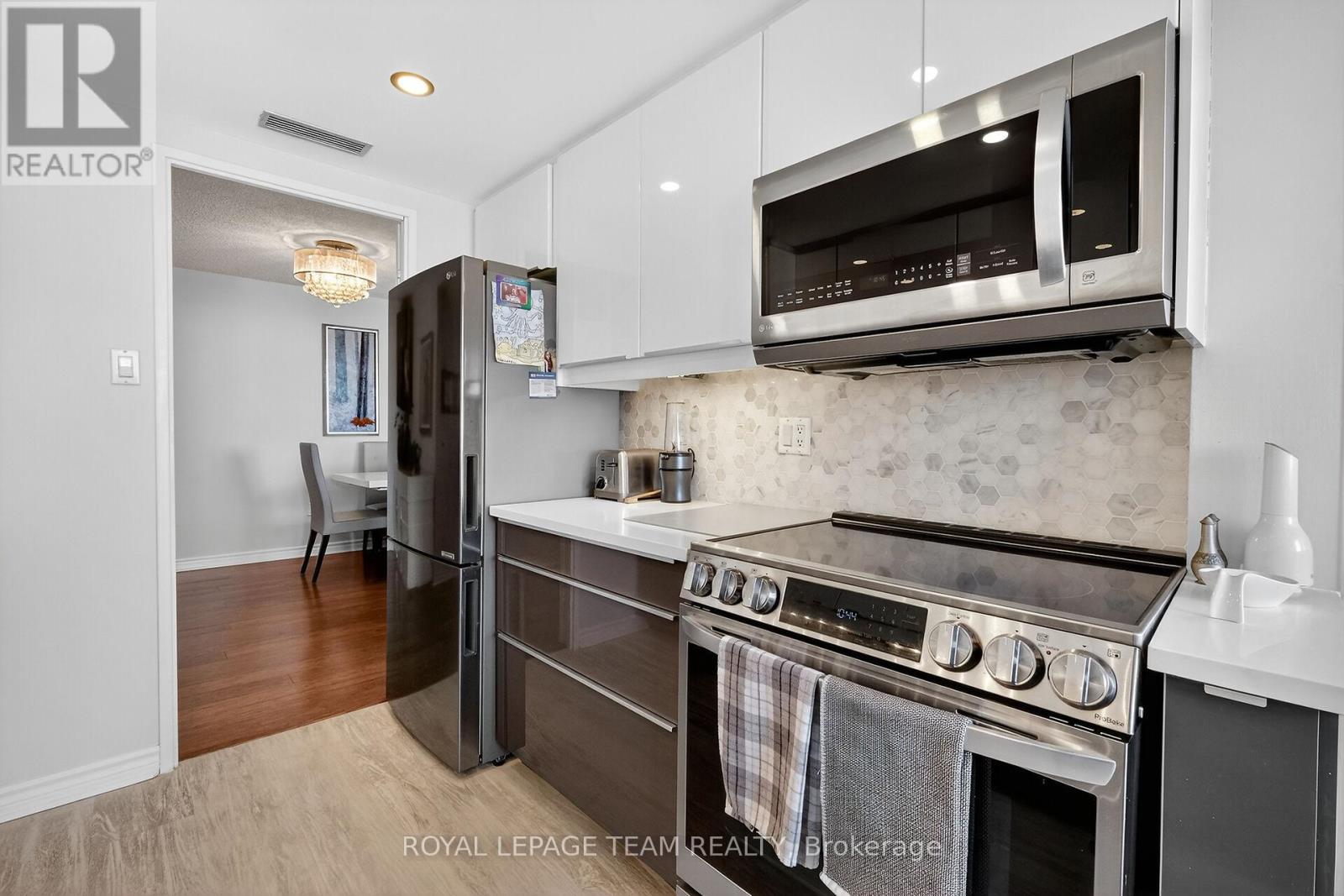 1801 - 530 Laurier Avenue W