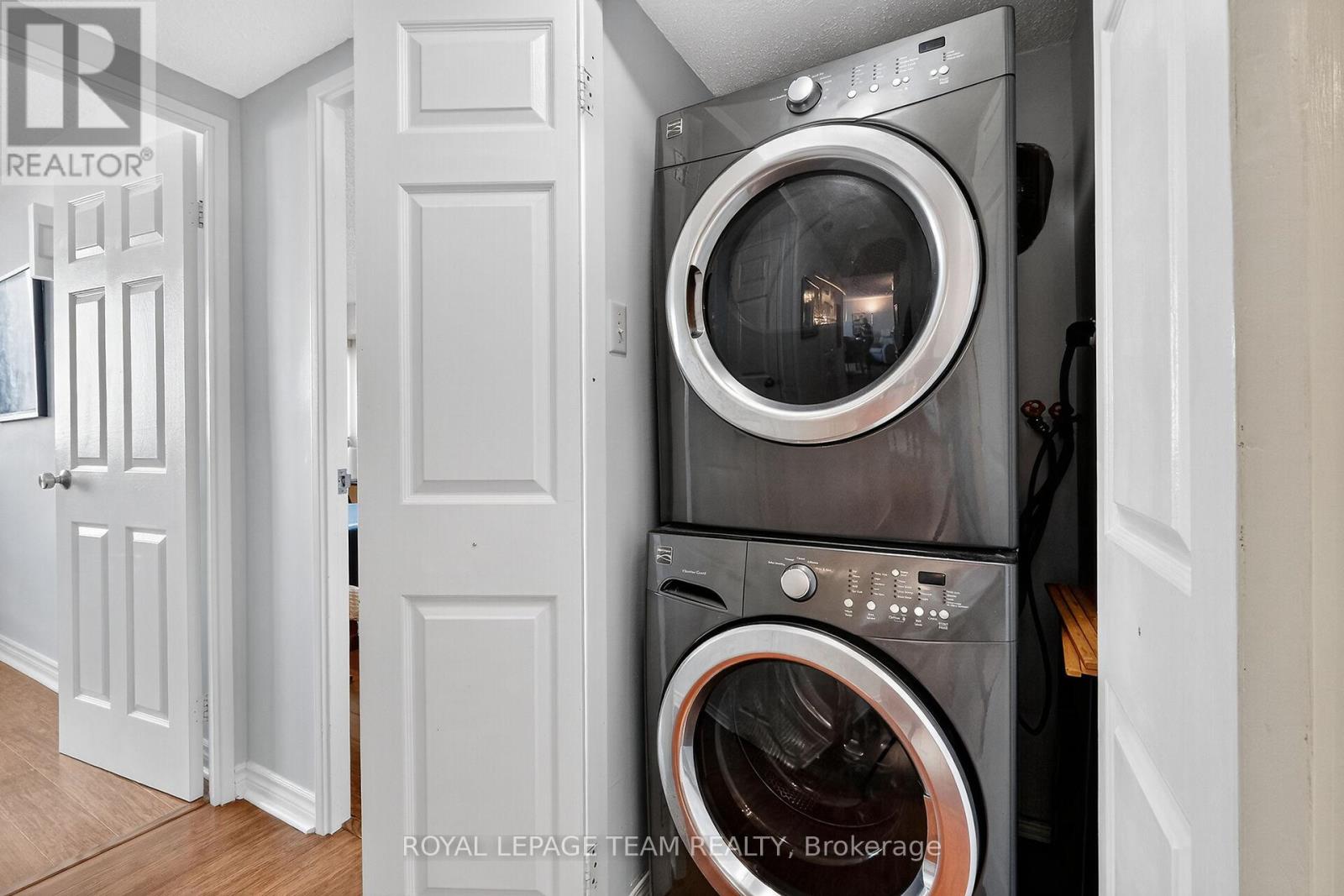 1801 - 530 Laurier Avenue W