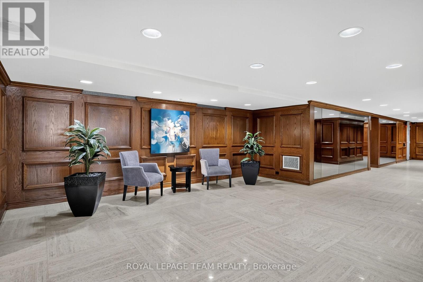 1801 - 530 Laurier Avenue W