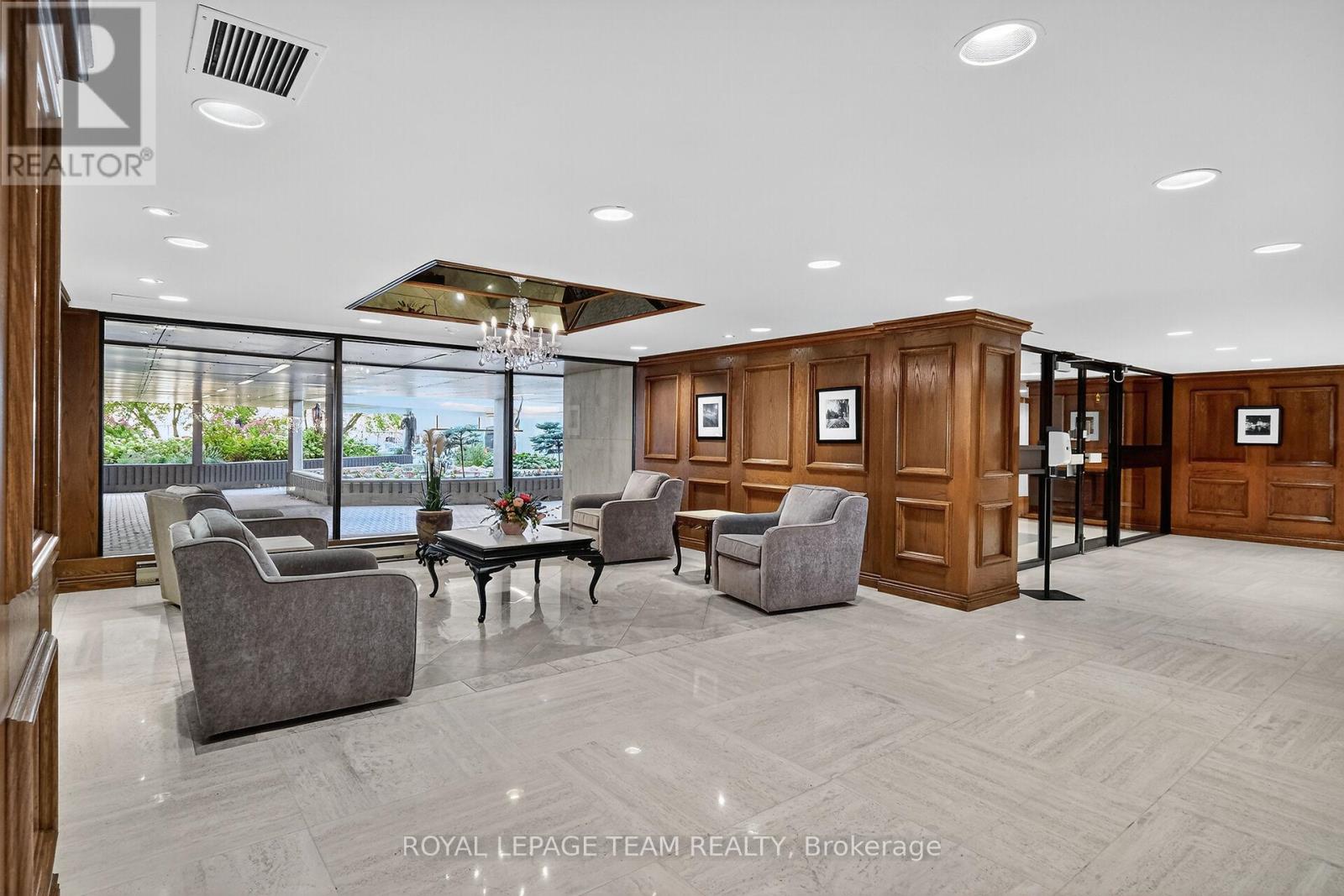 1801 - 530 Laurier Avenue W