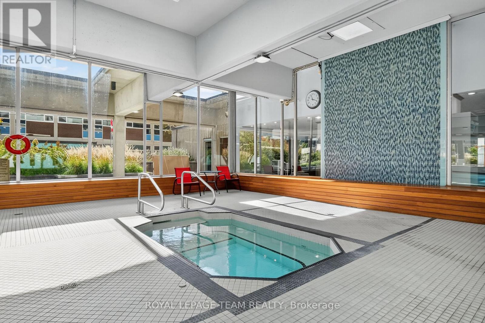 1801 - 530 Laurier Avenue W