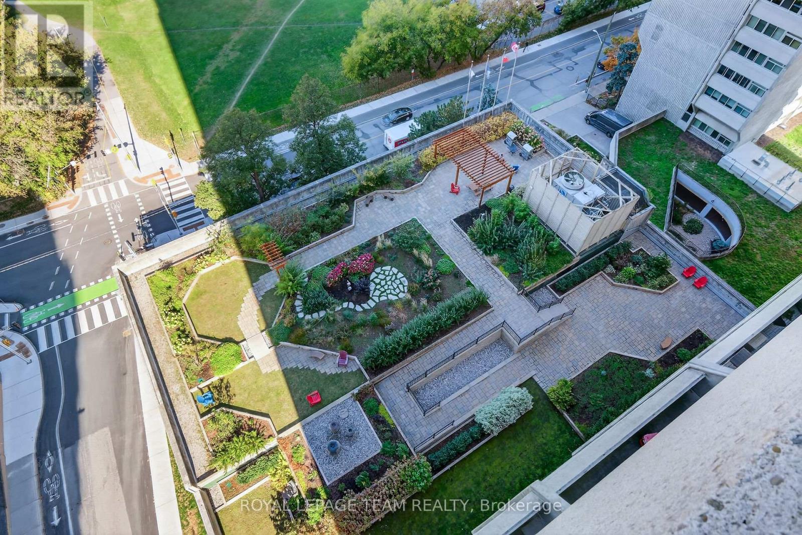 1801 - 530 Laurier Avenue W