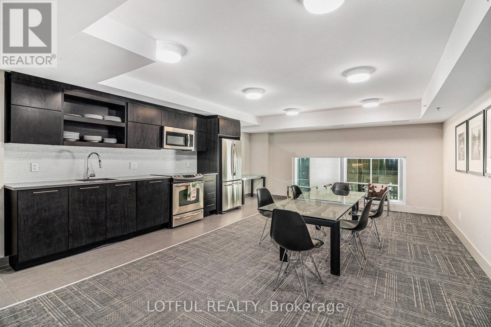 701 - 98 Richmond Road