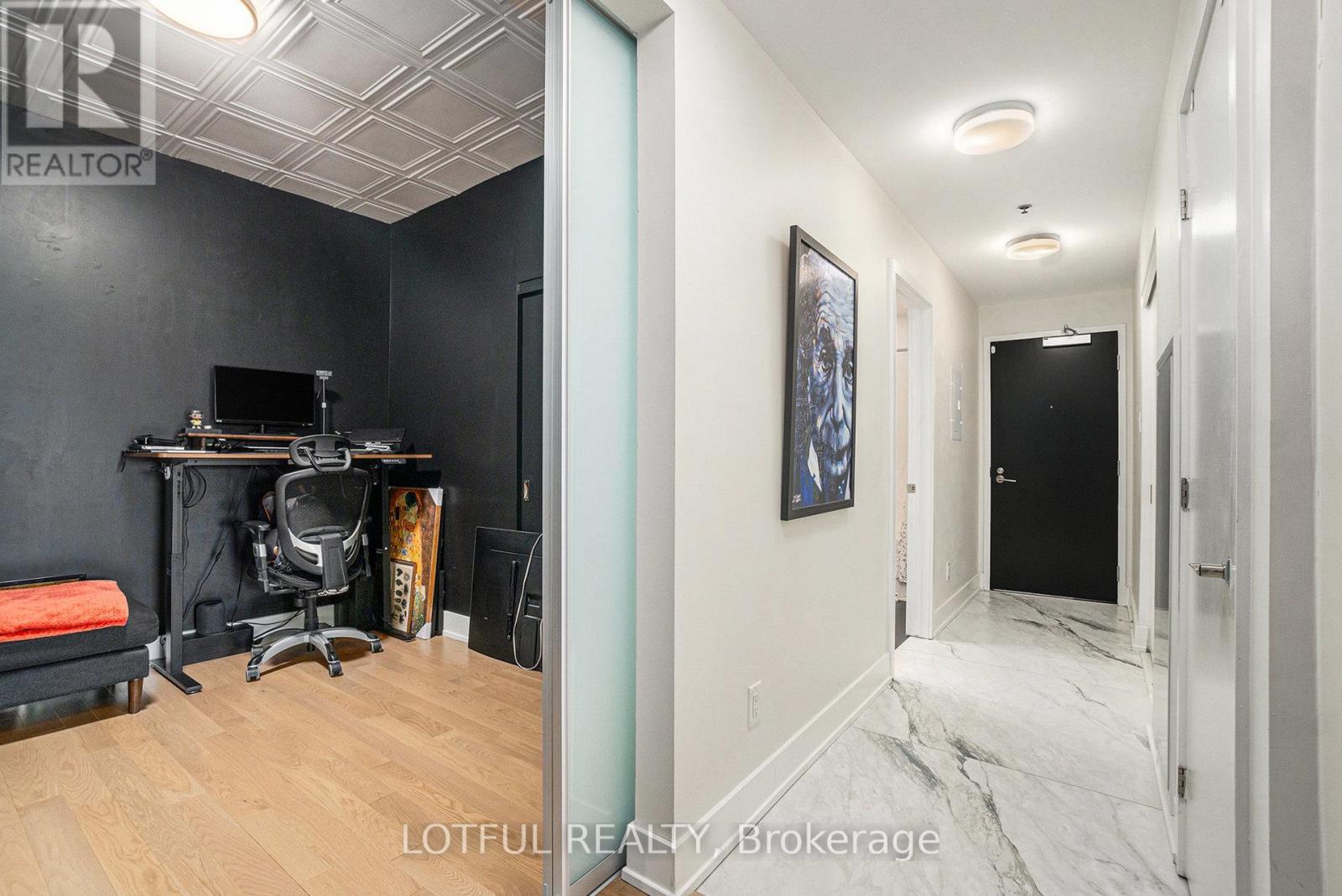 701 - 98 Richmond Road