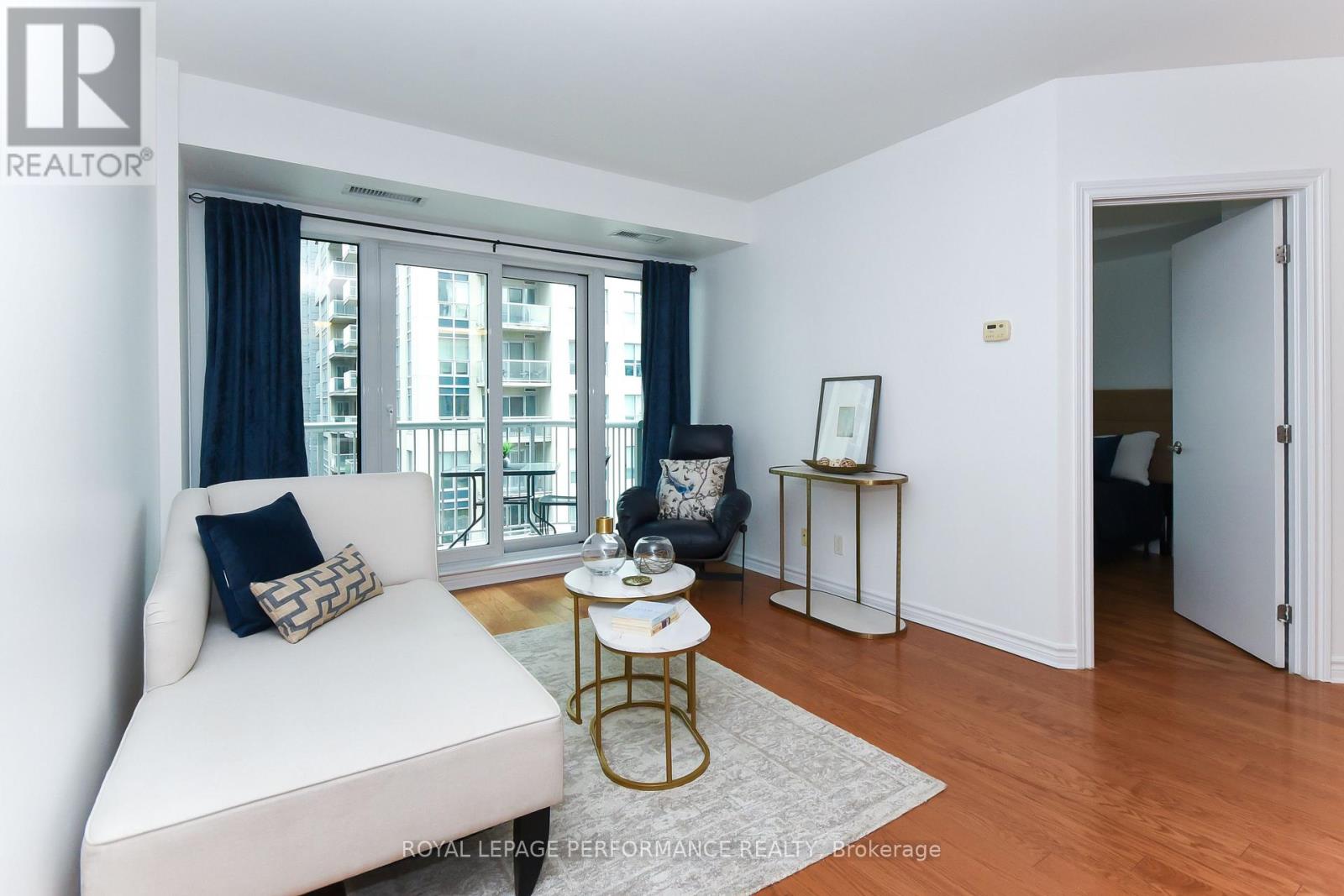 1107 - 234 Rideau Street