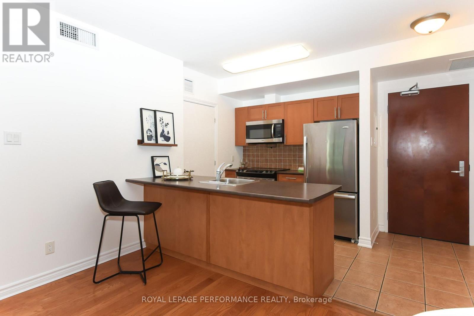 1107 - 234 Rideau Street