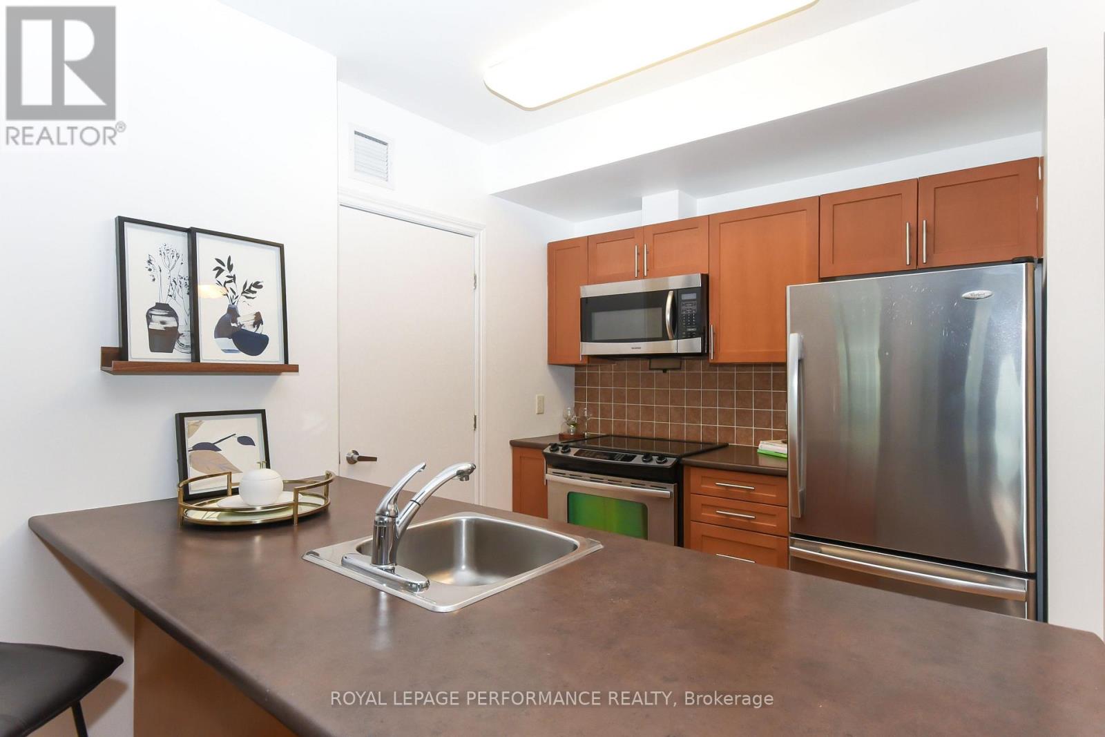 1107 - 234 Rideau Street