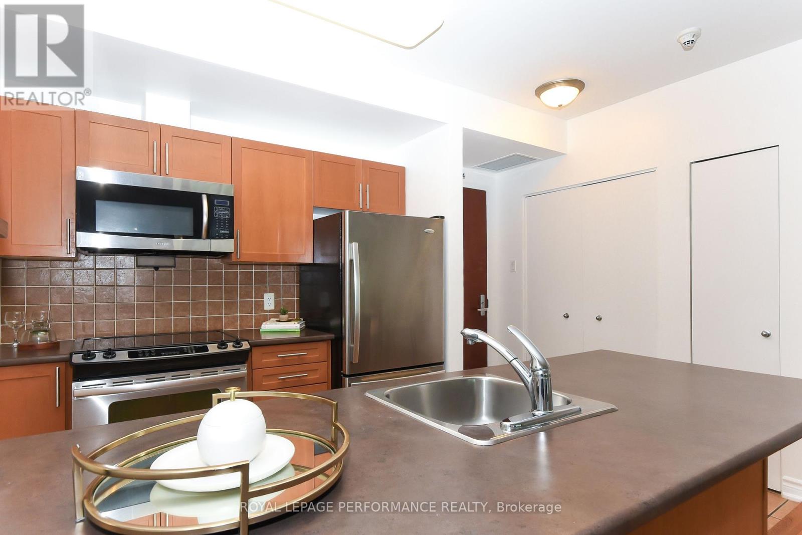 1107 - 234 Rideau Street