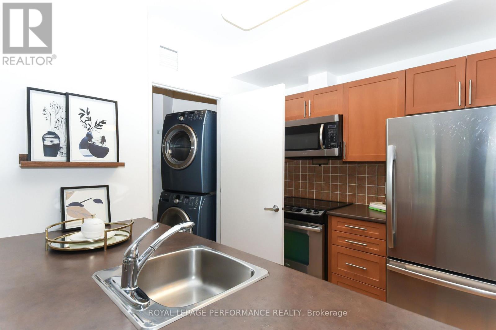 1107 - 234 Rideau Street