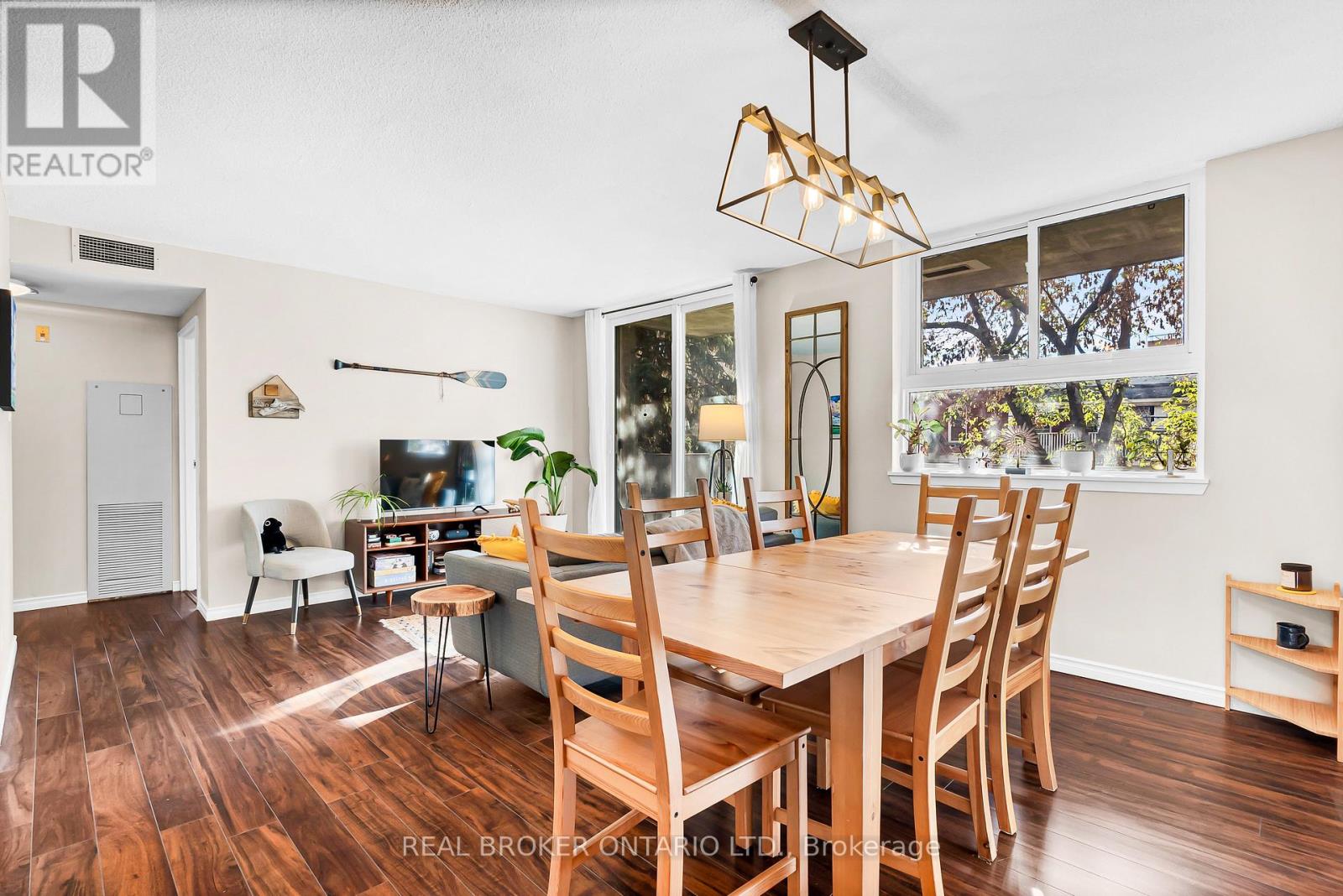 209 - 110 Forward Avenue