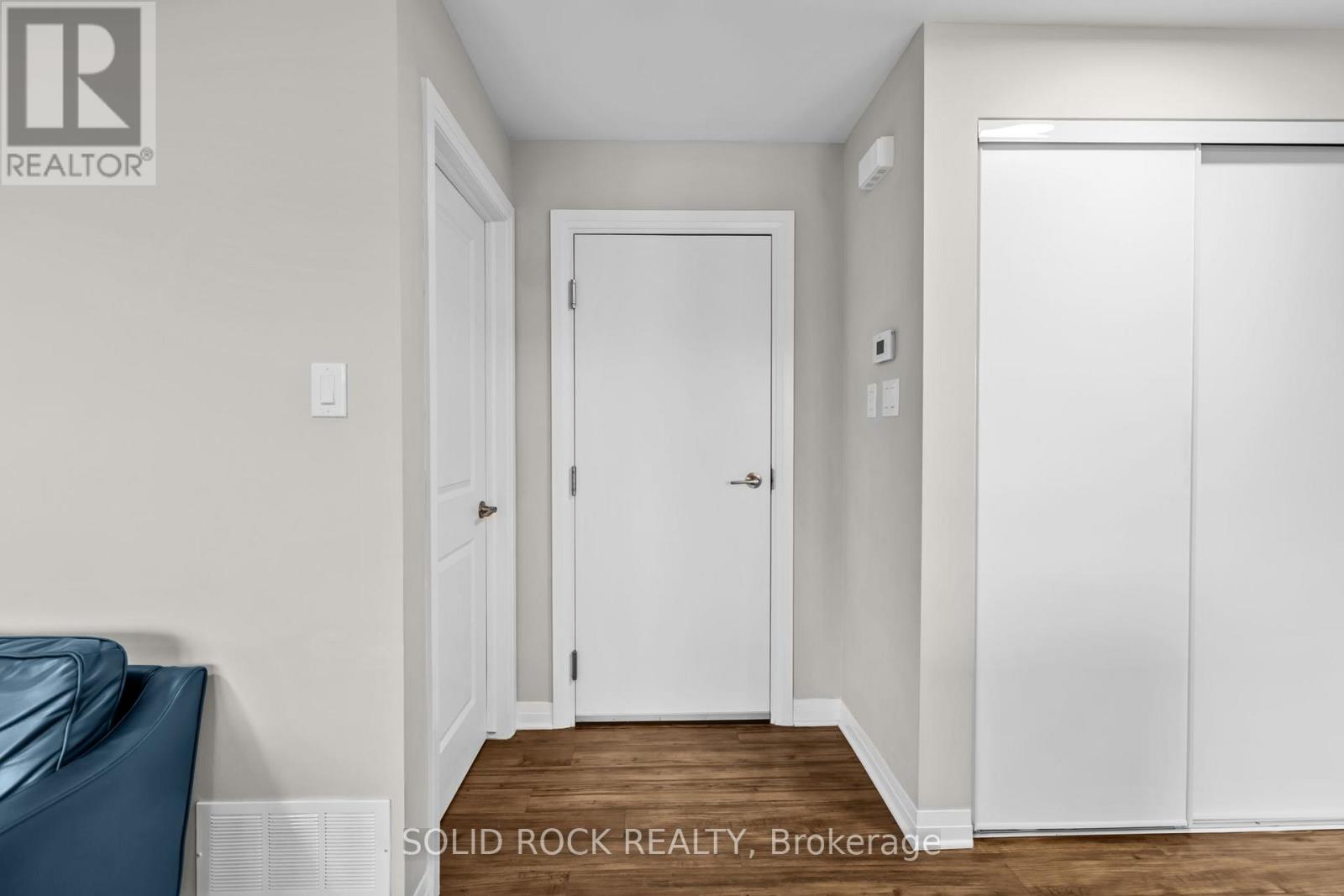 B - 442 Via Verona Avenue N