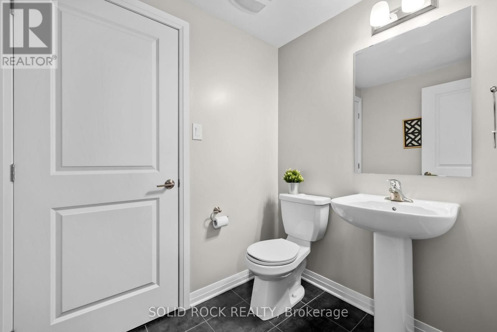 B - 442 Via Verona Avenue N