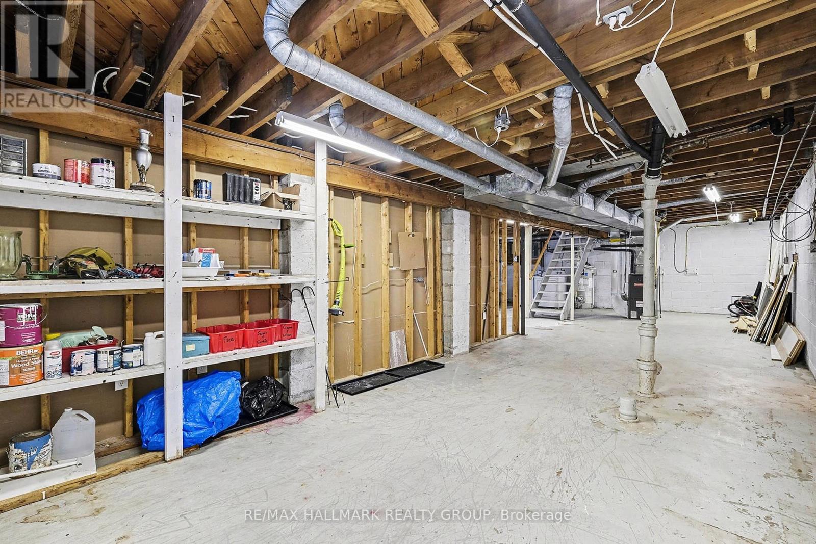 507 Clothier Street E