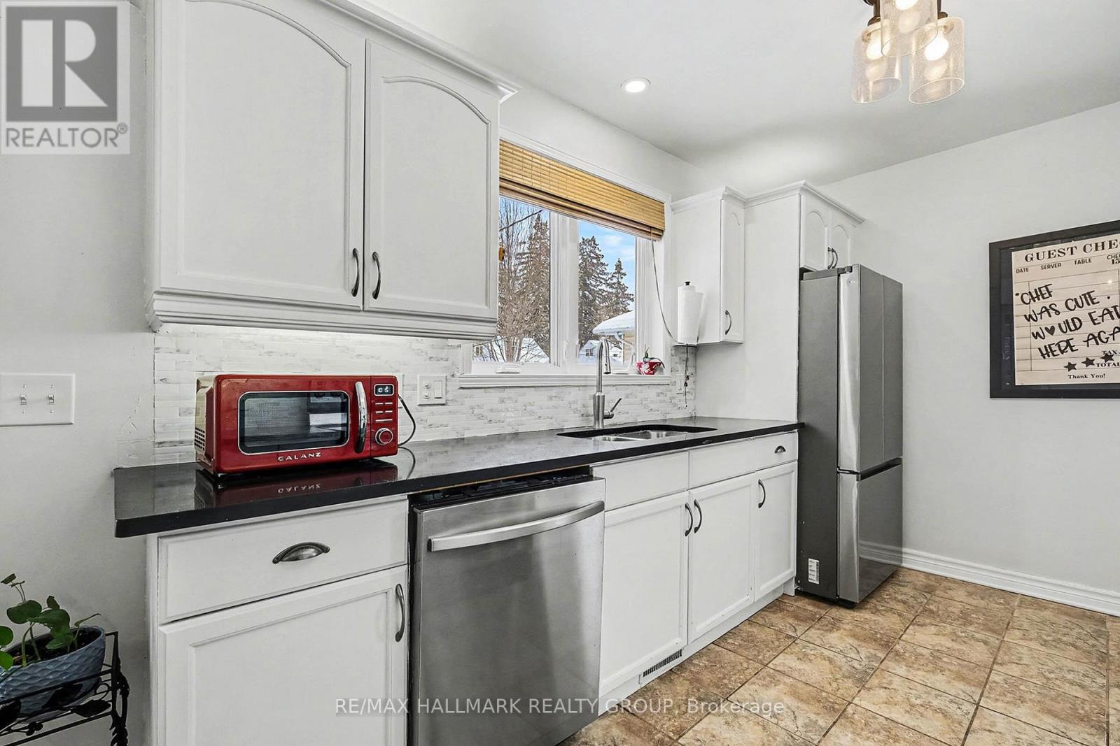 507 Clothier Street E