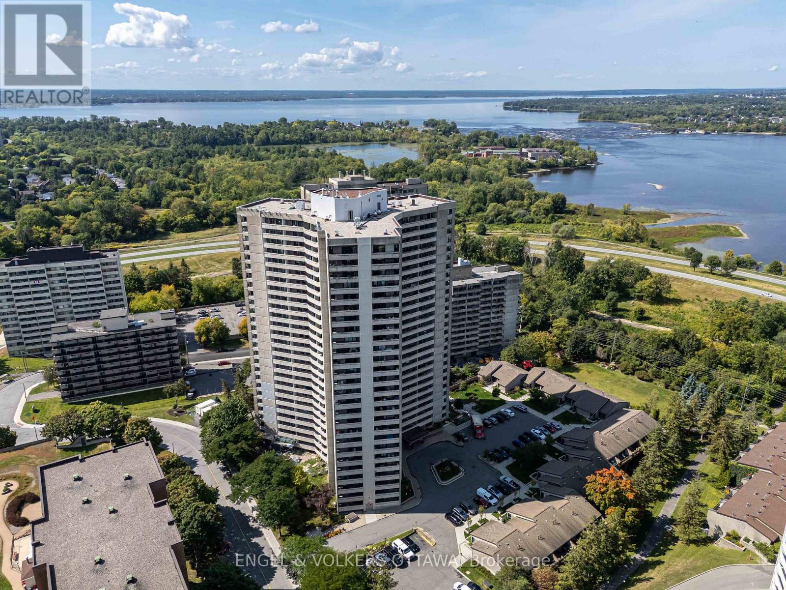 606 - 1171 Ambleside Drive