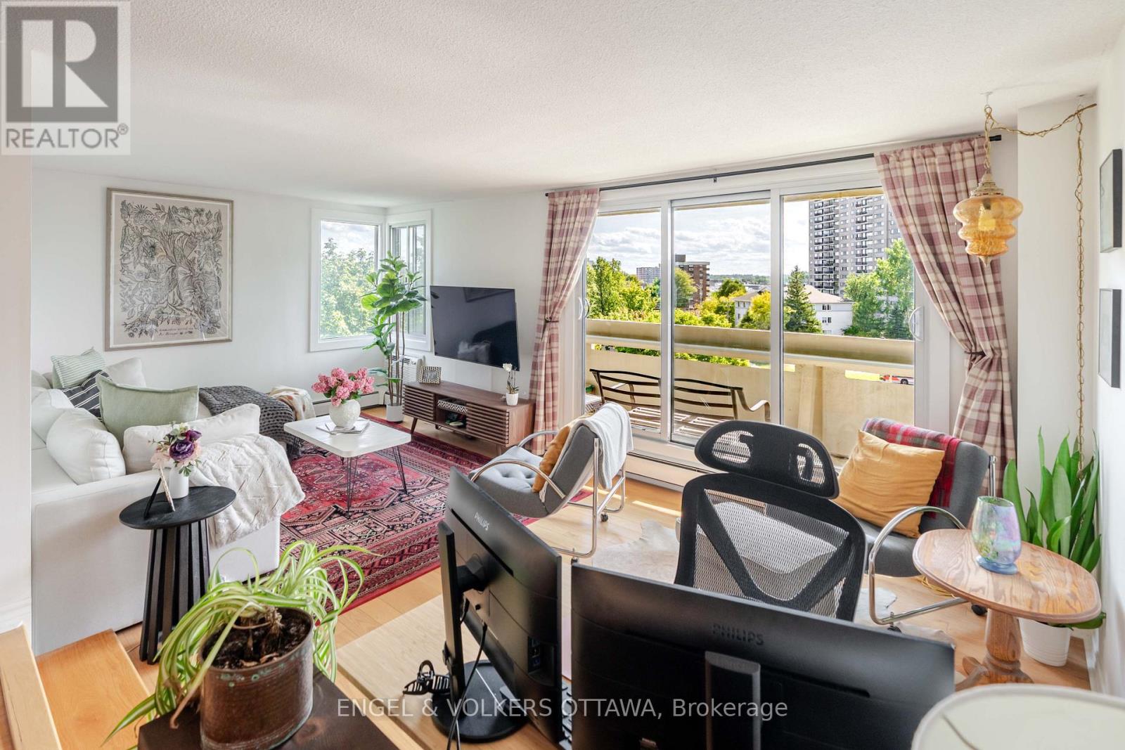 606 - 1171 Ambleside Drive