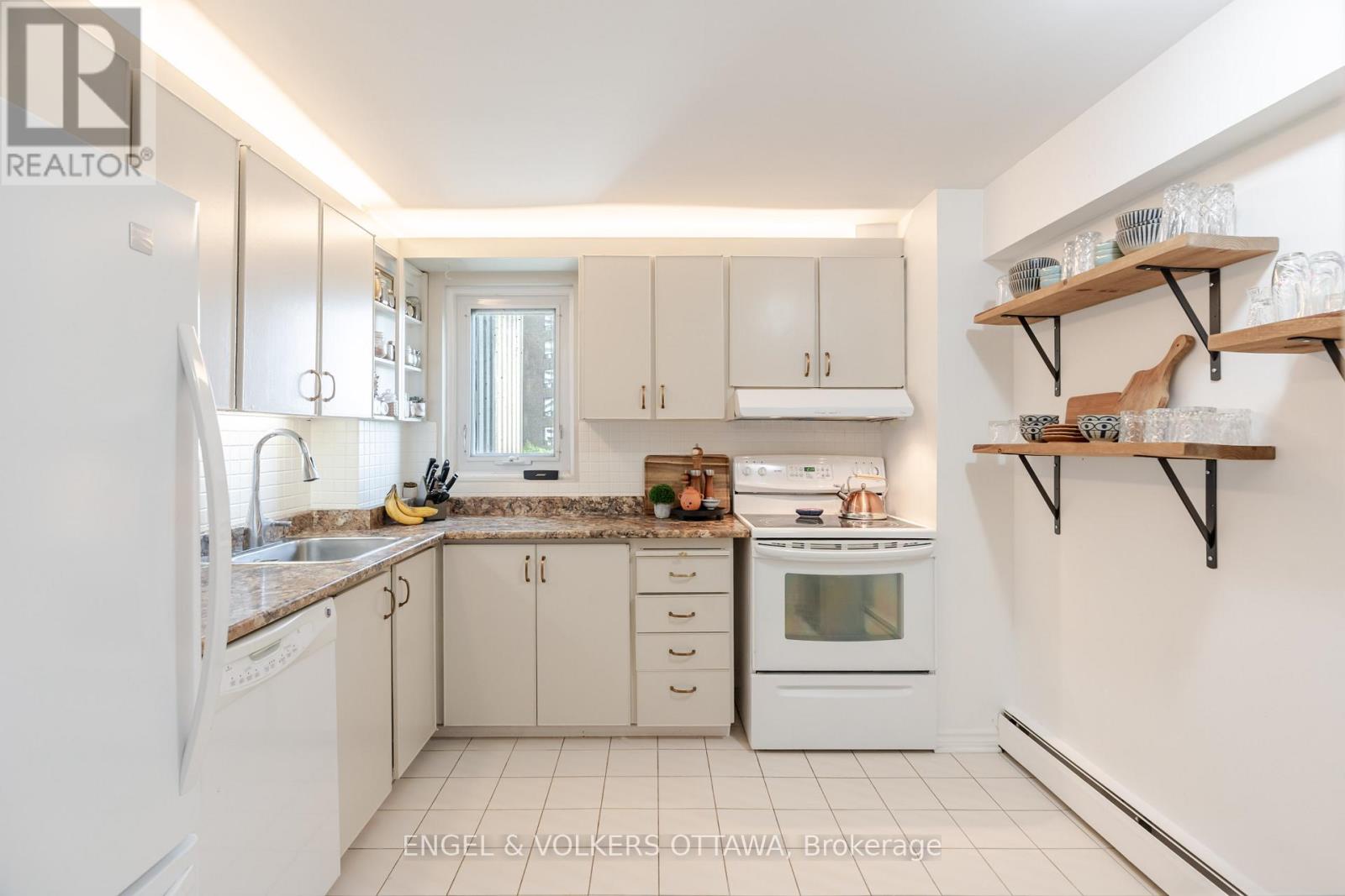 606 - 1171 Ambleside Drive