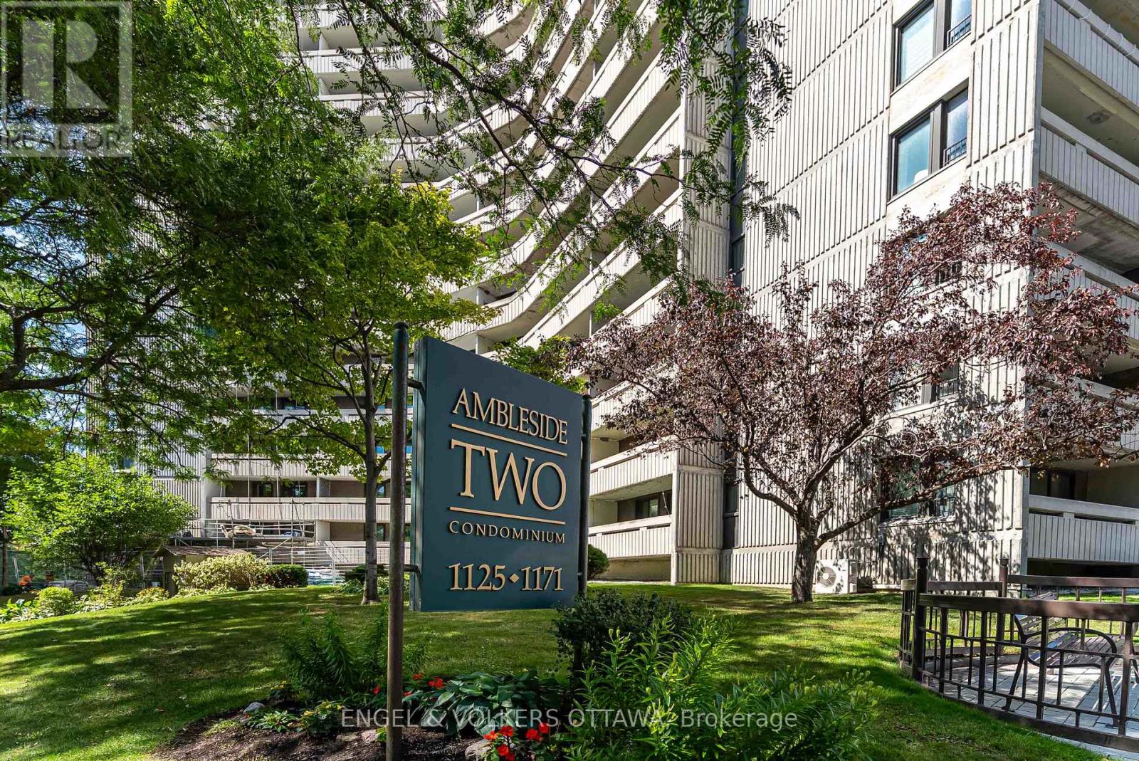 606 - 1171 Ambleside Drive