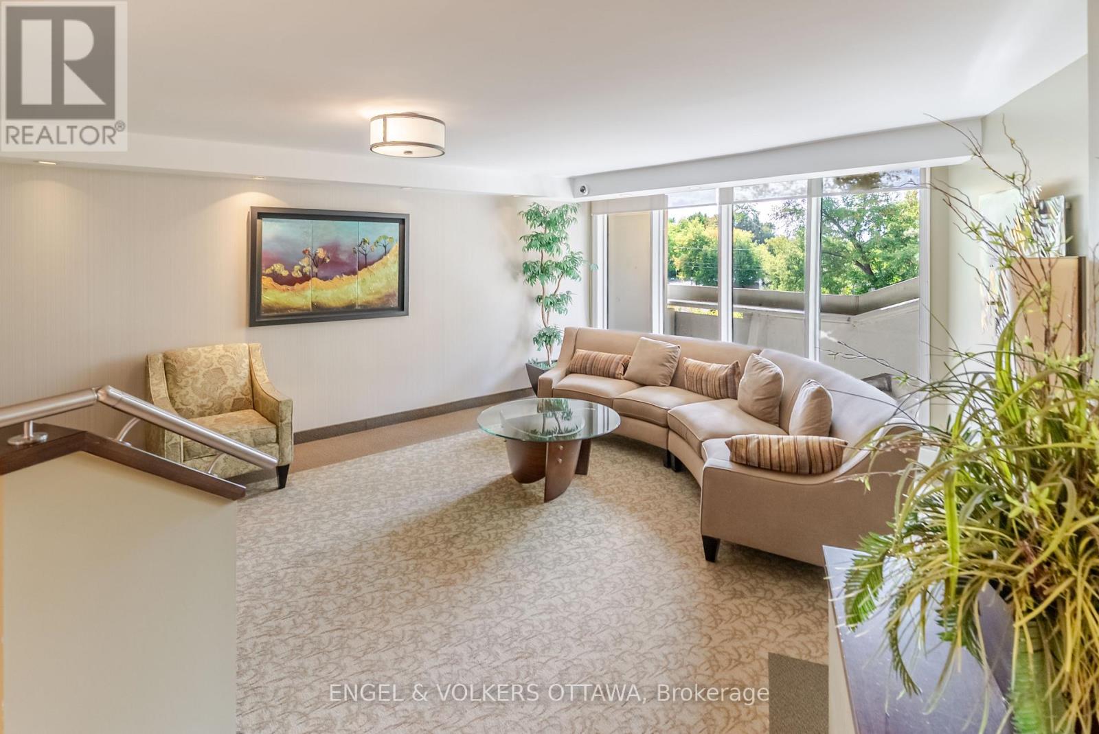 606 - 1171 Ambleside Drive