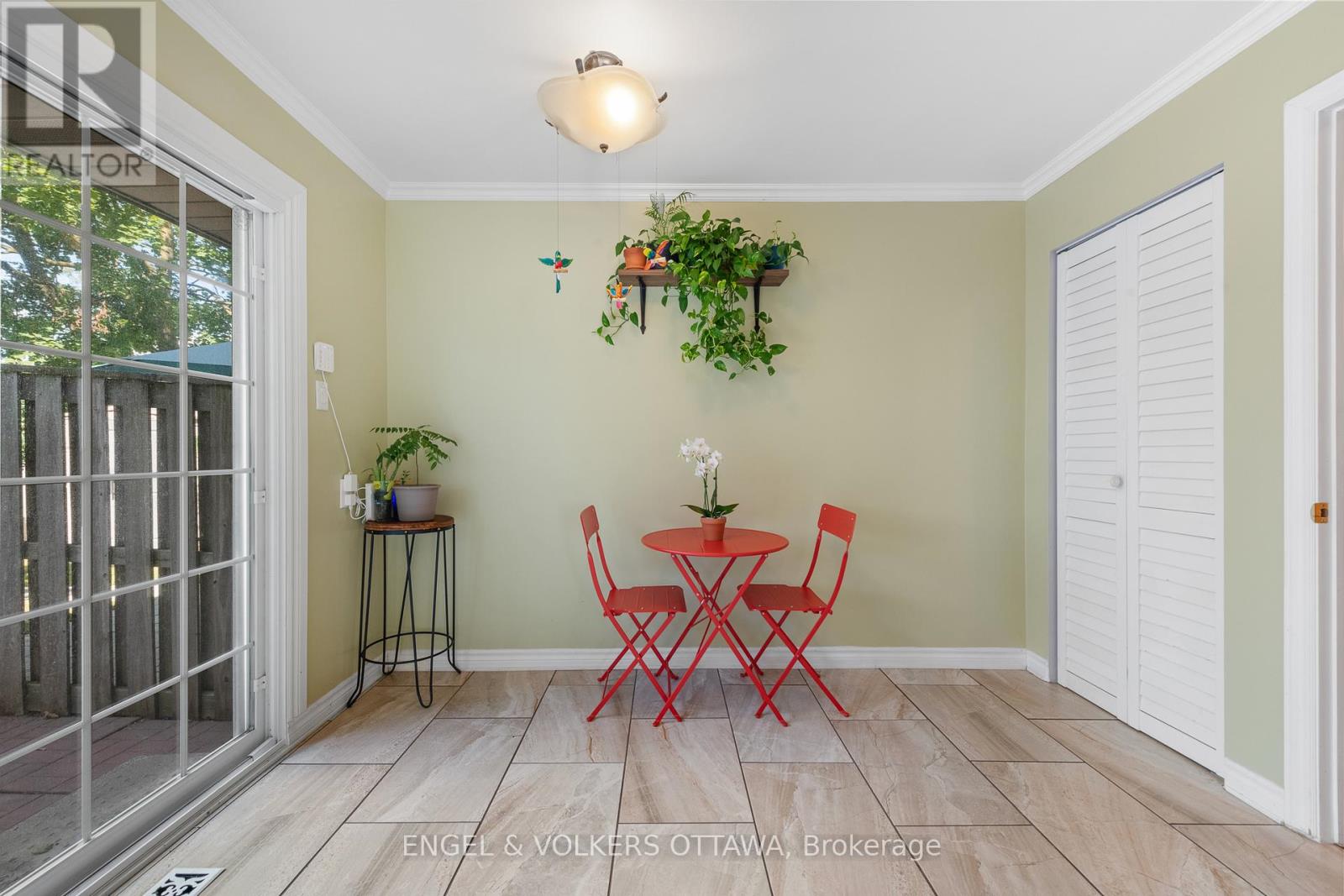 105 - 302 Kintyre Private