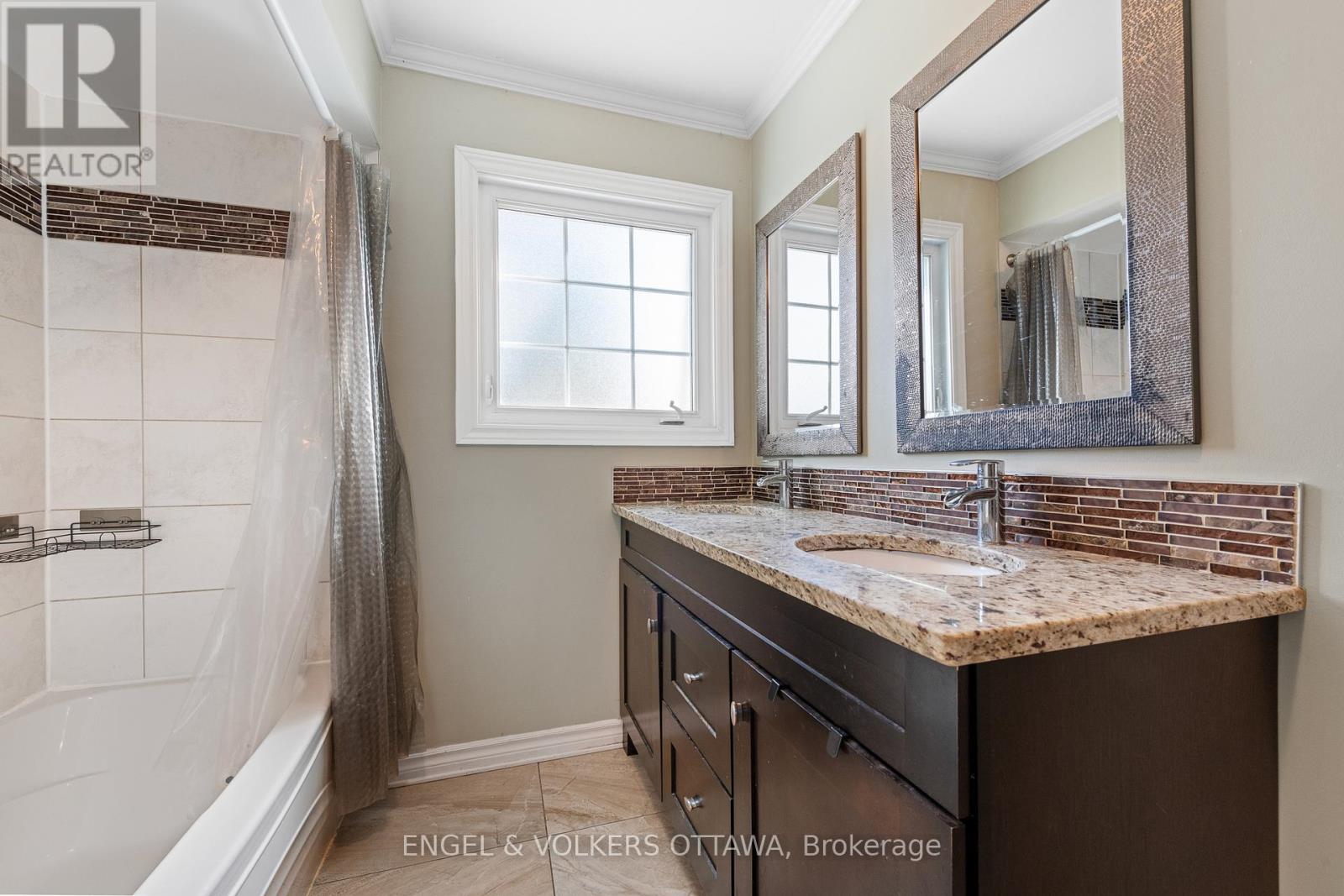 105 - 302 Kintyre Private