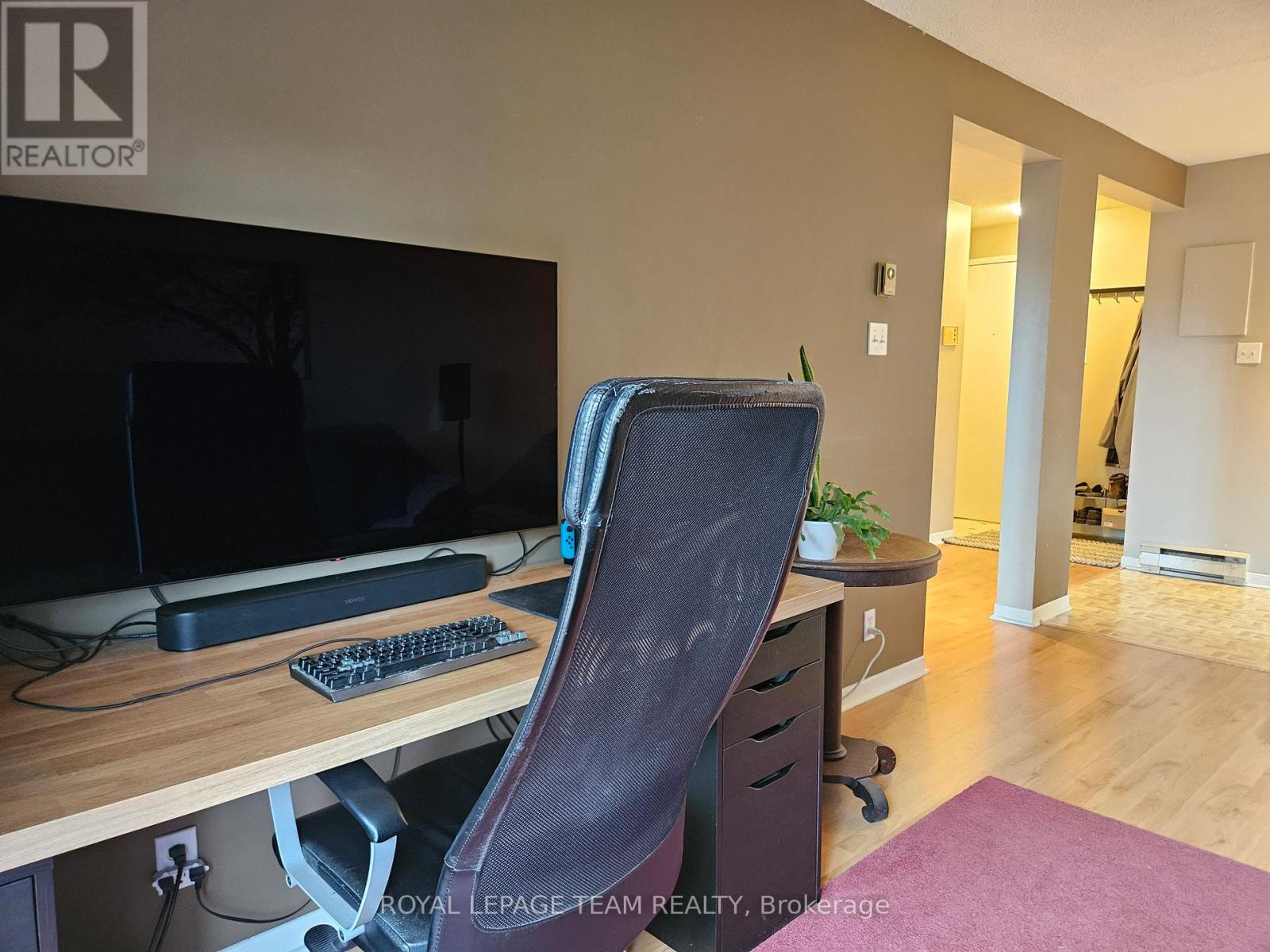 5 - 522 Riverdale Avenue